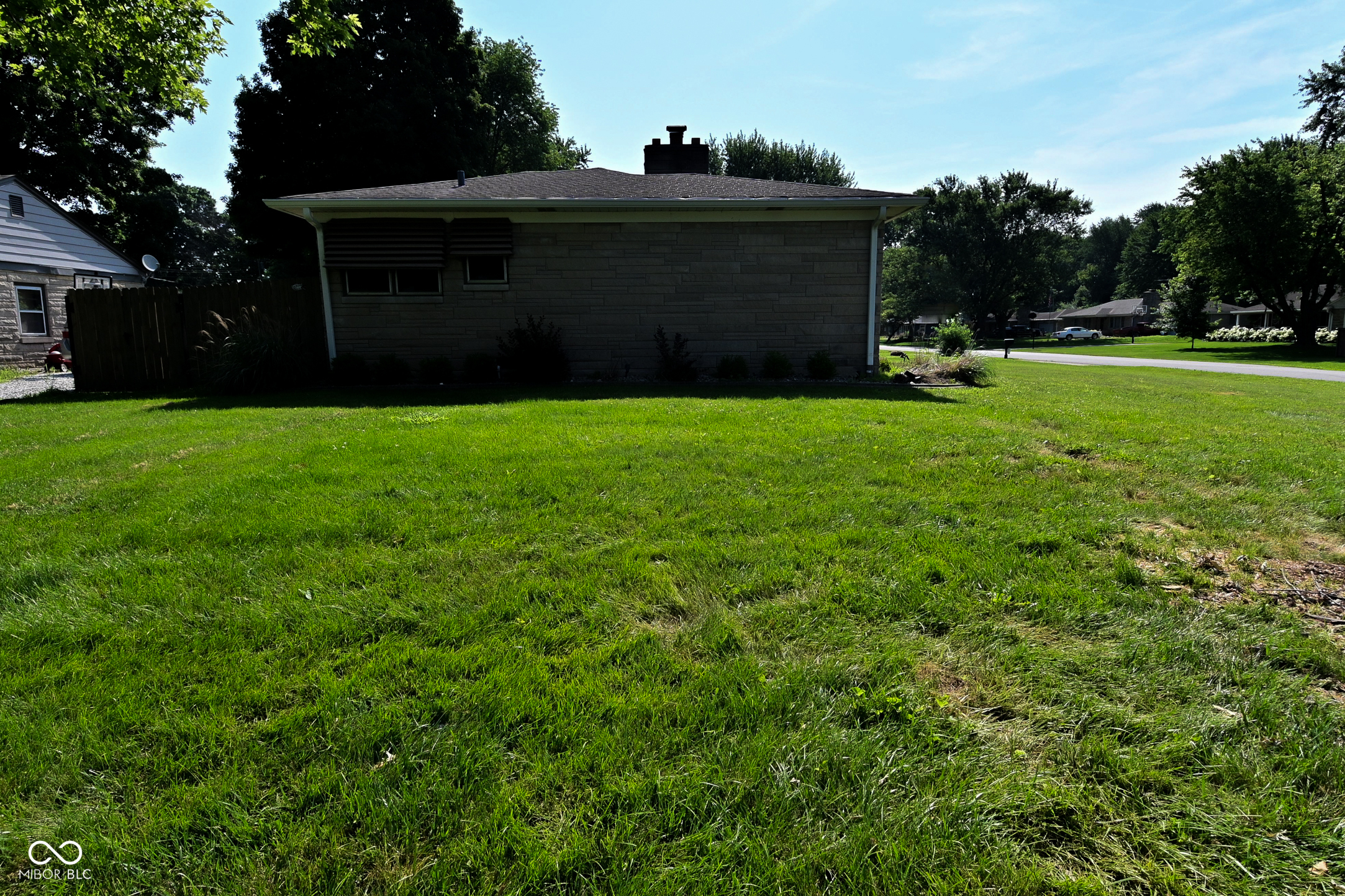 136 W Loretta Drive