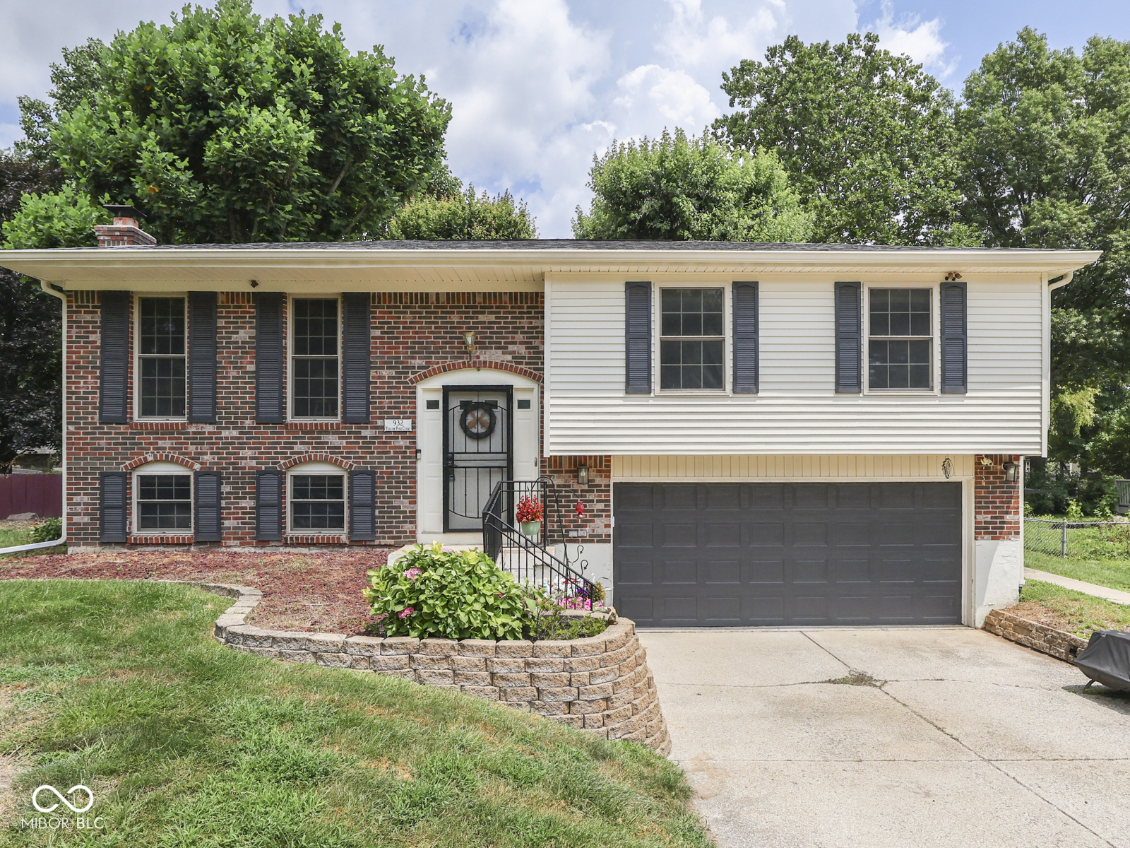 932 Yellow Pine Court