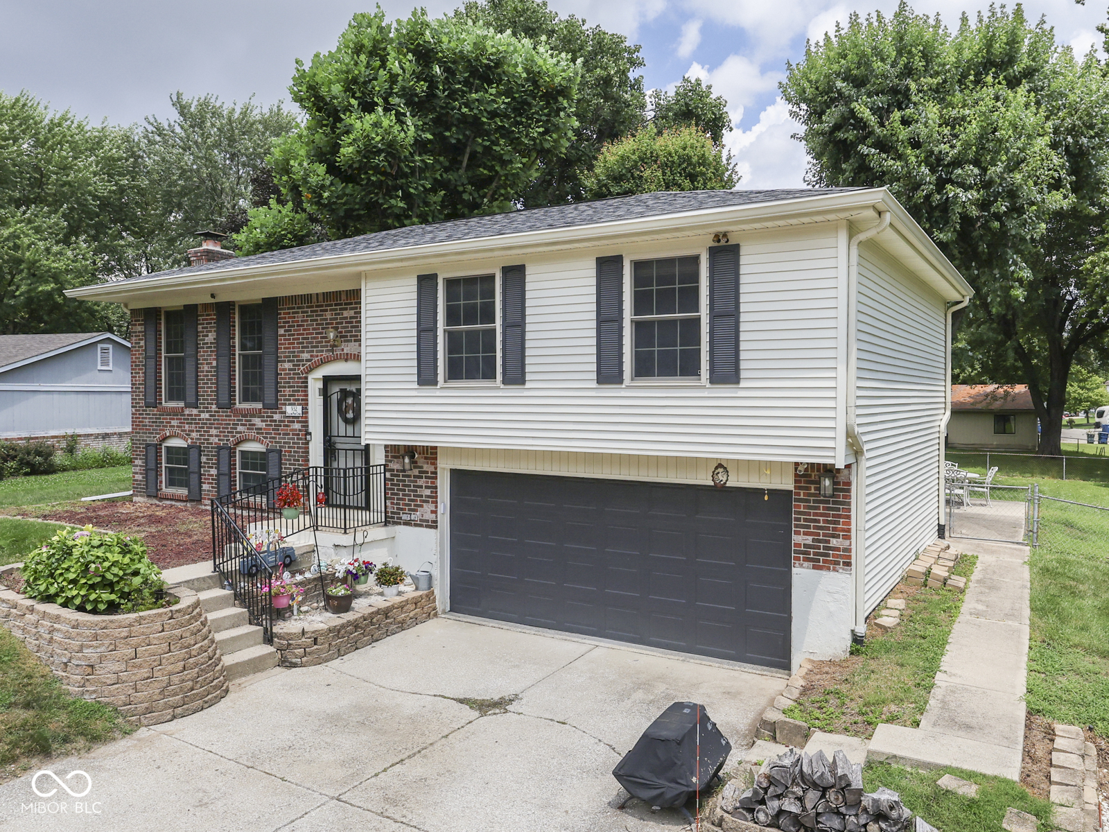 932 Yellow Pine Court