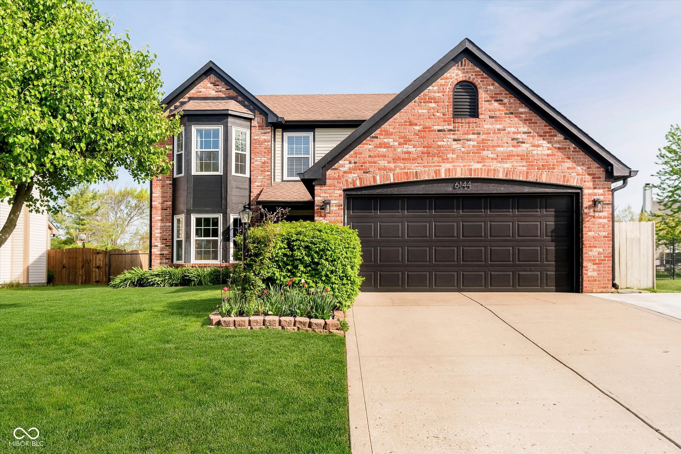 6144 Black Oaks Way
