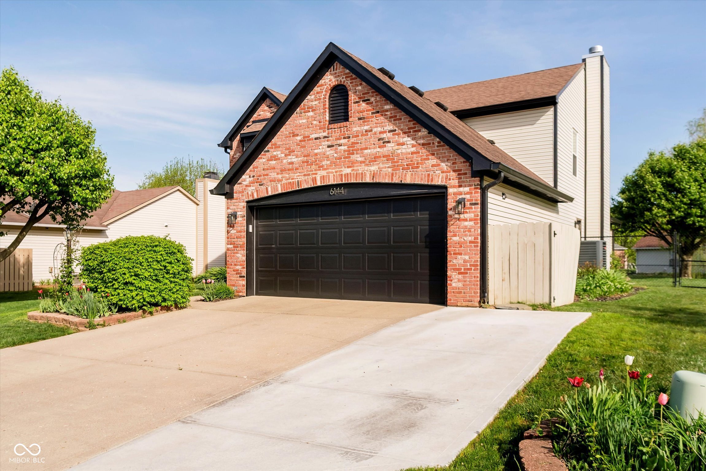 6144 Black Oaks Way