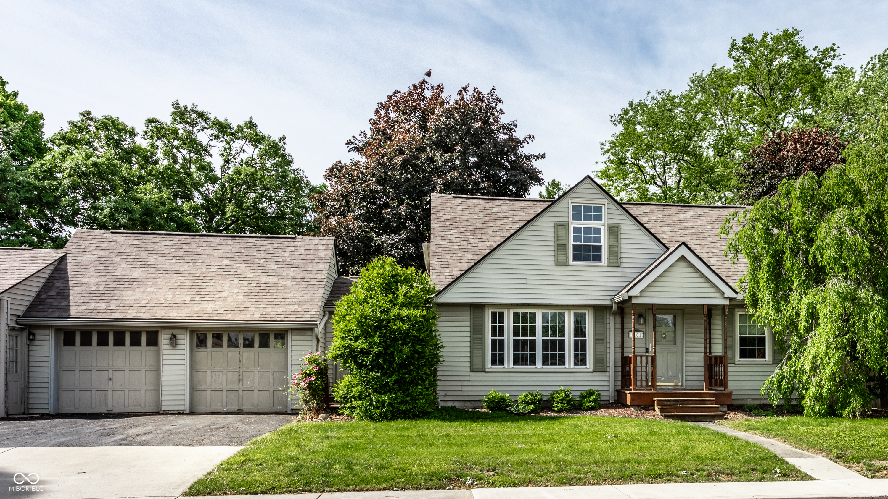 1101 E Loretta Drive