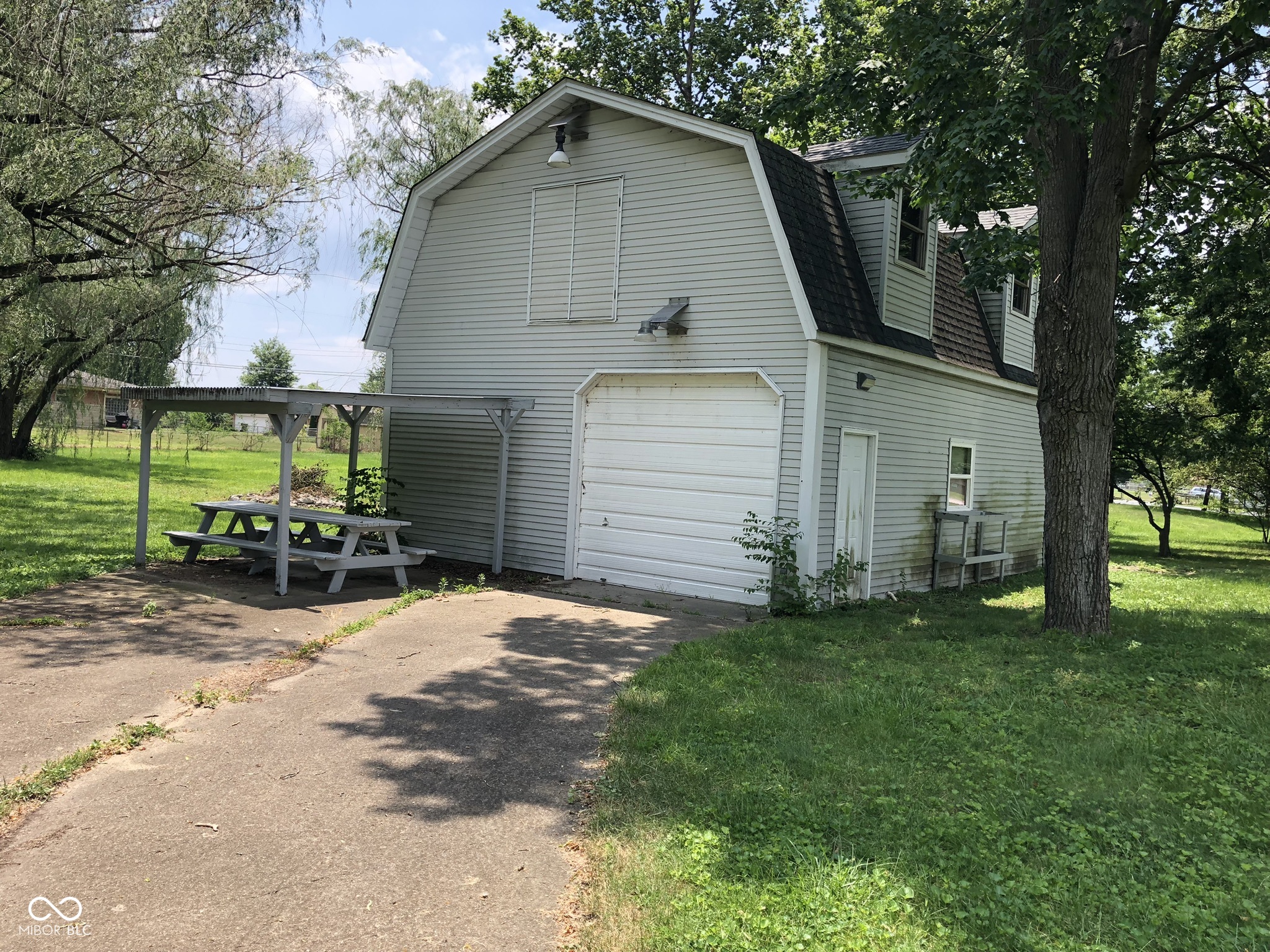1801 E Stop 12 Road