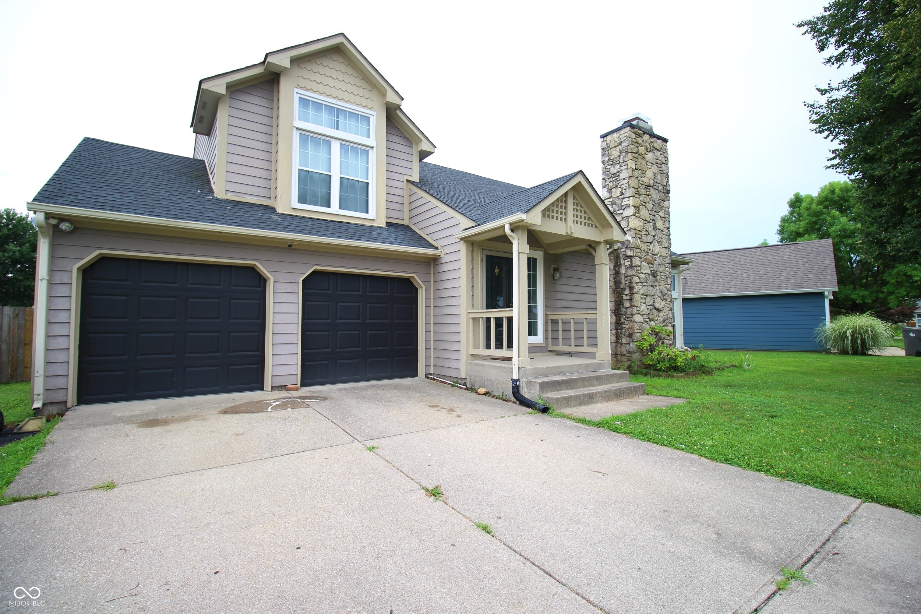 3239 Oak Tree N Drive