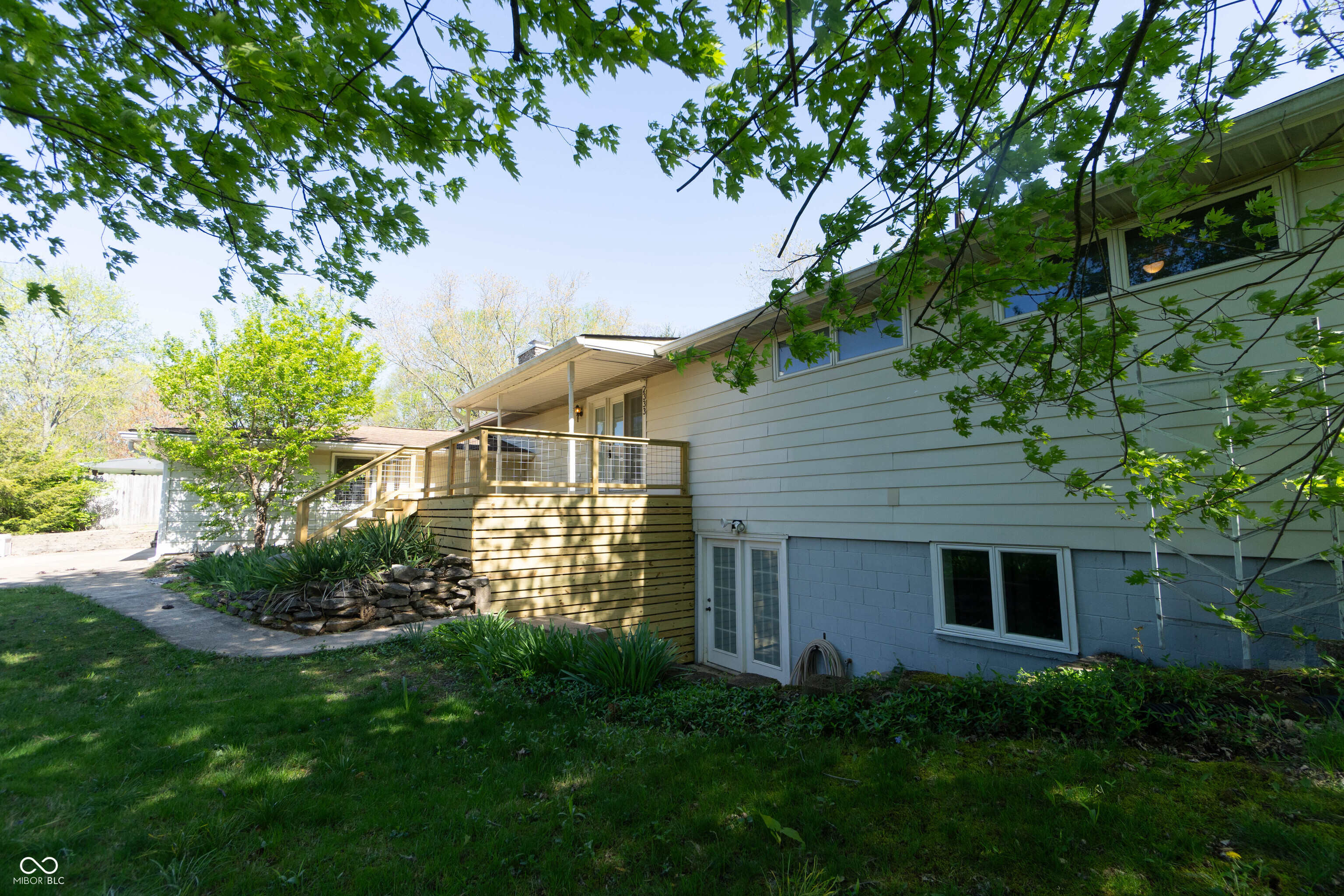 2333 E Bethel Lane