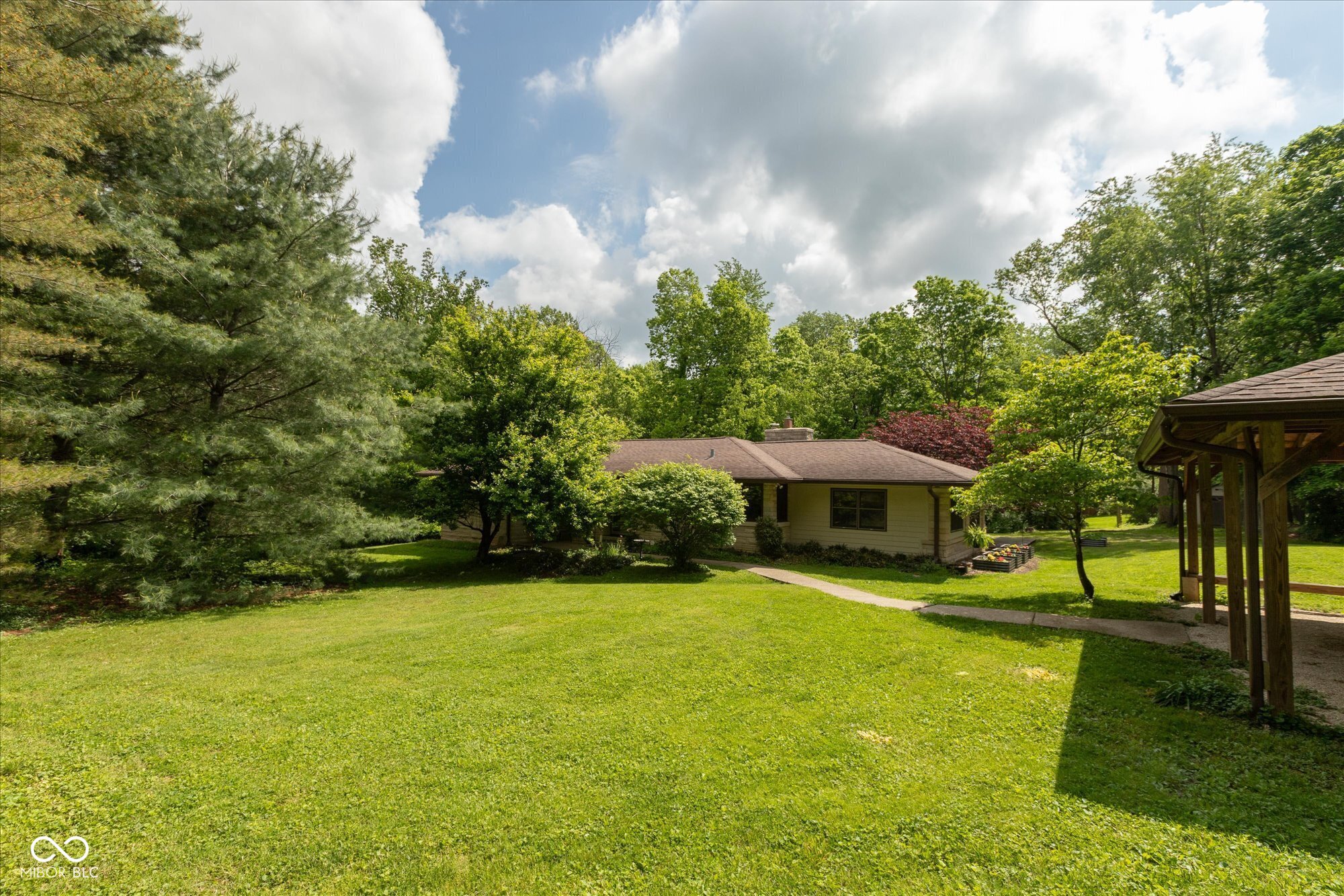 1332 N Russell Road