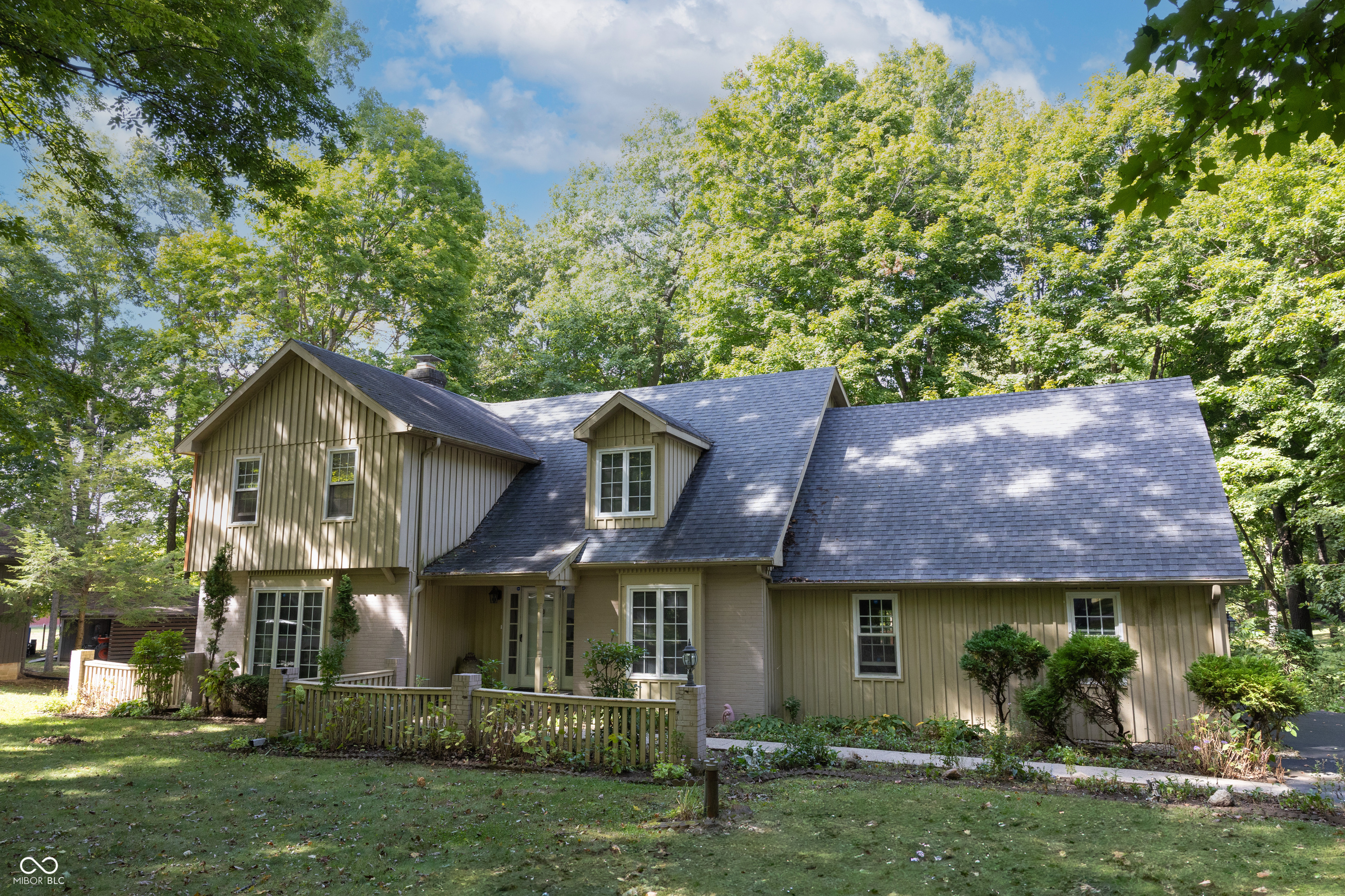 1958 W Twin Oaks Court