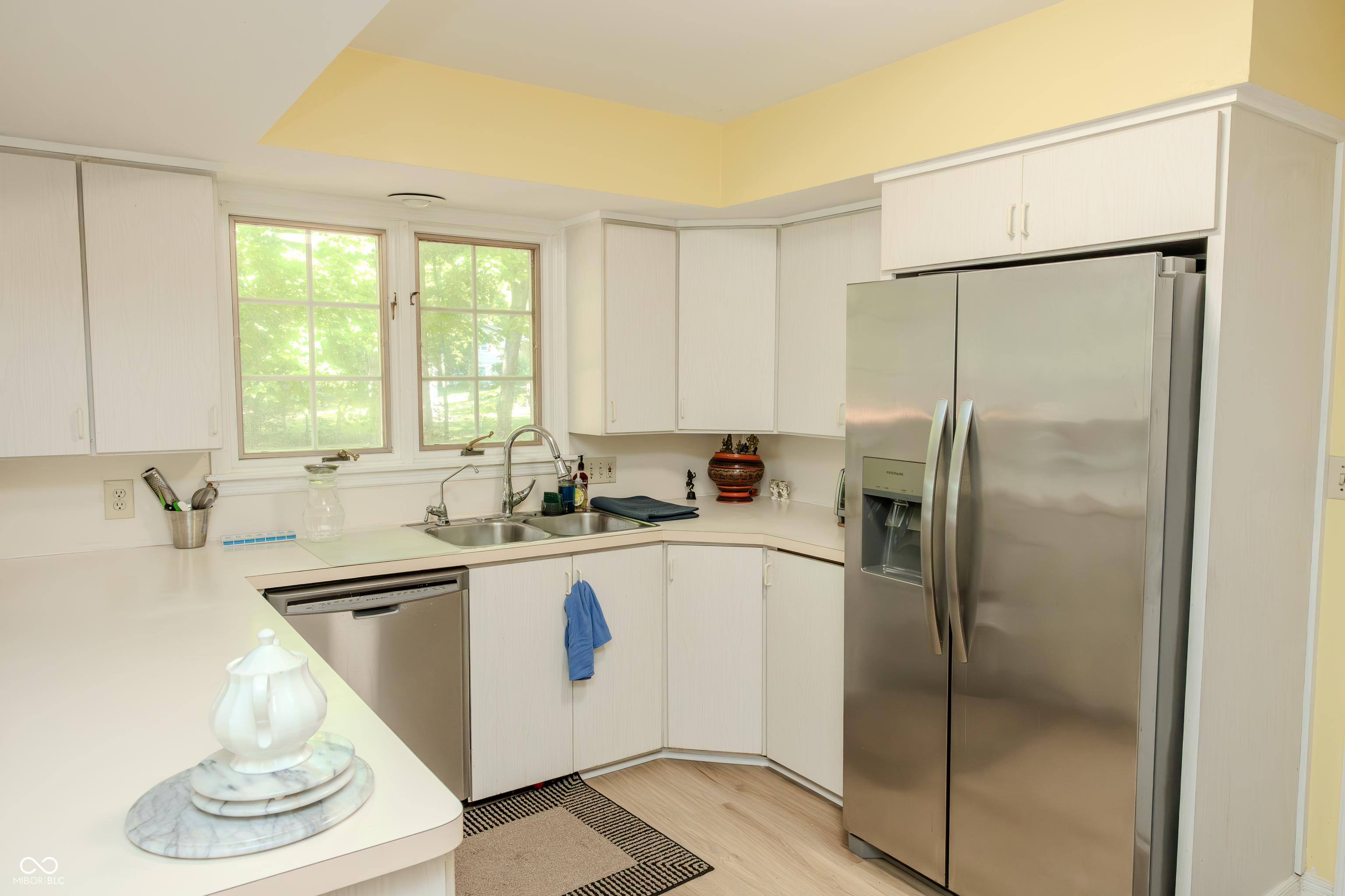 1958 W Twin Oaks Court