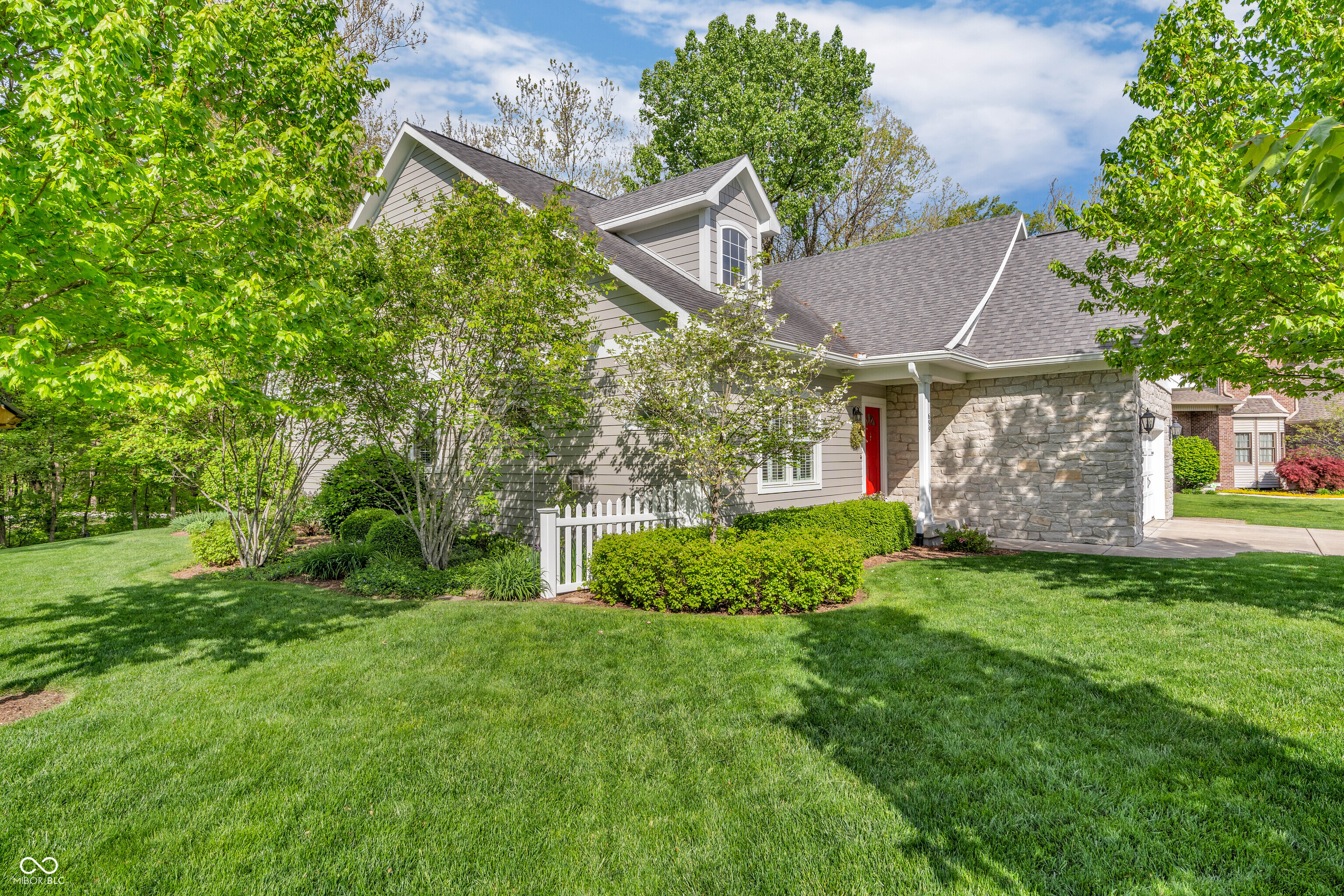 699 Ridgeway Court