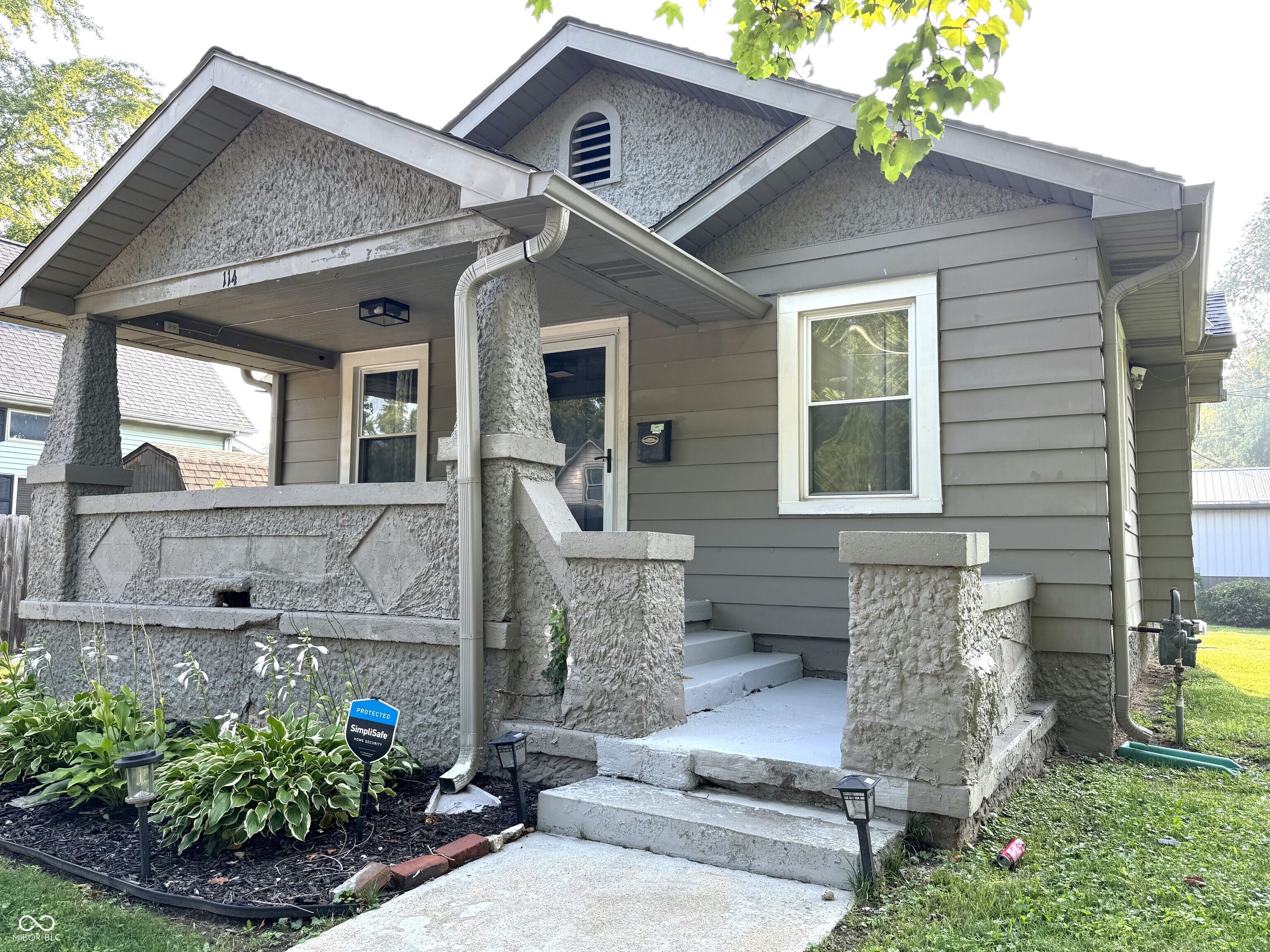 114 N Barr Street