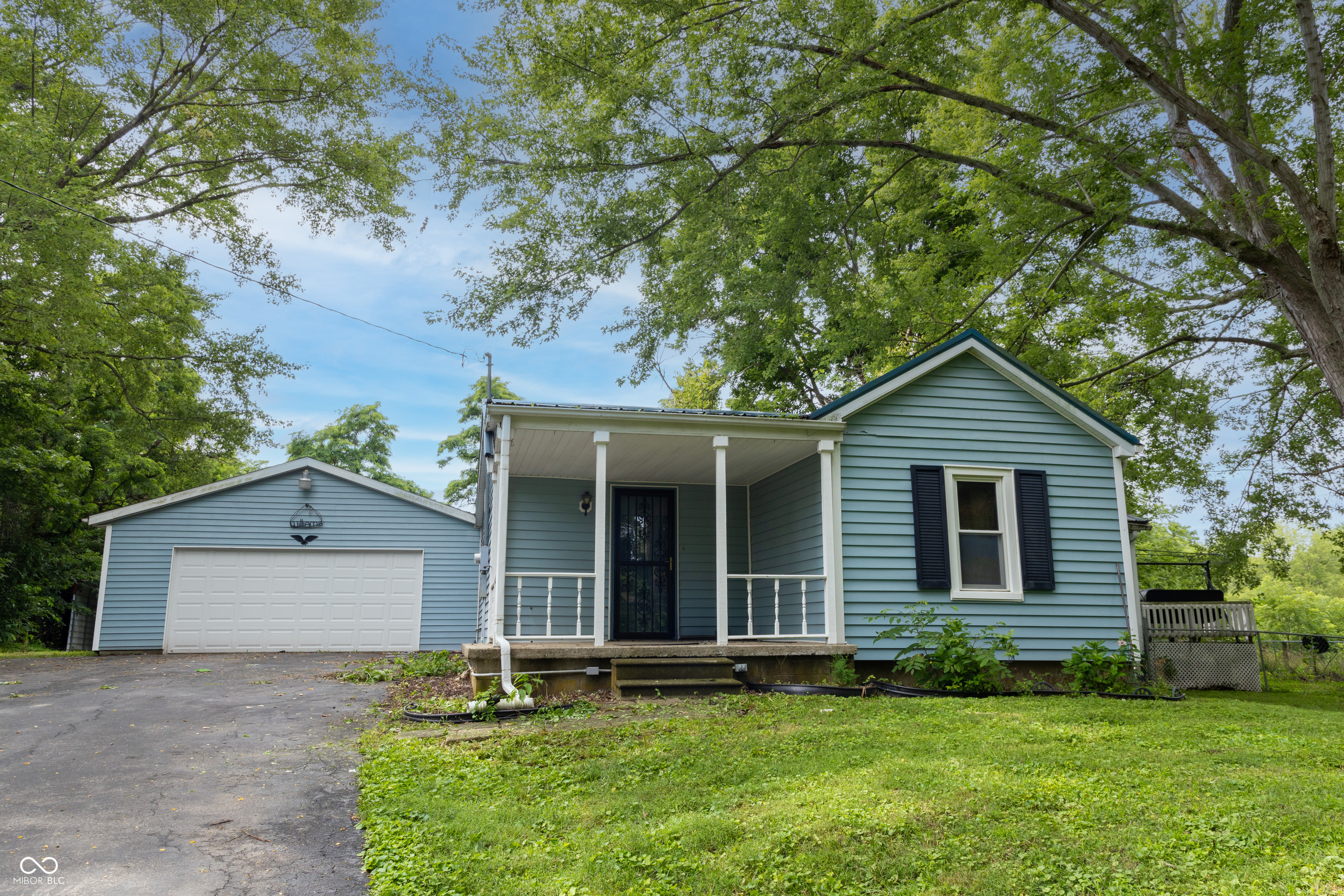 5557 E 900 South S