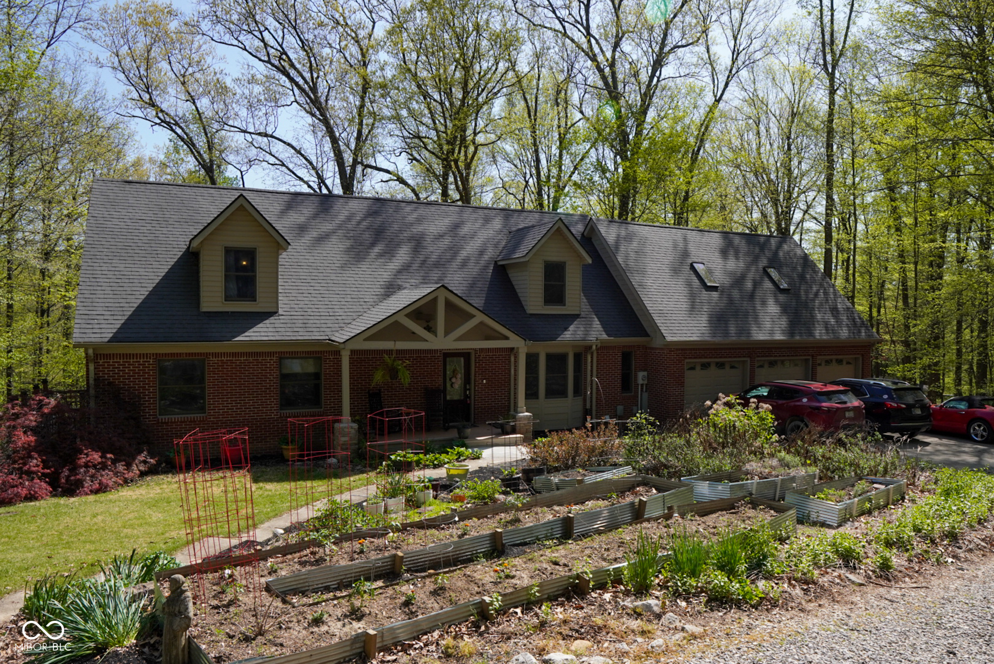 649 E Country Lane