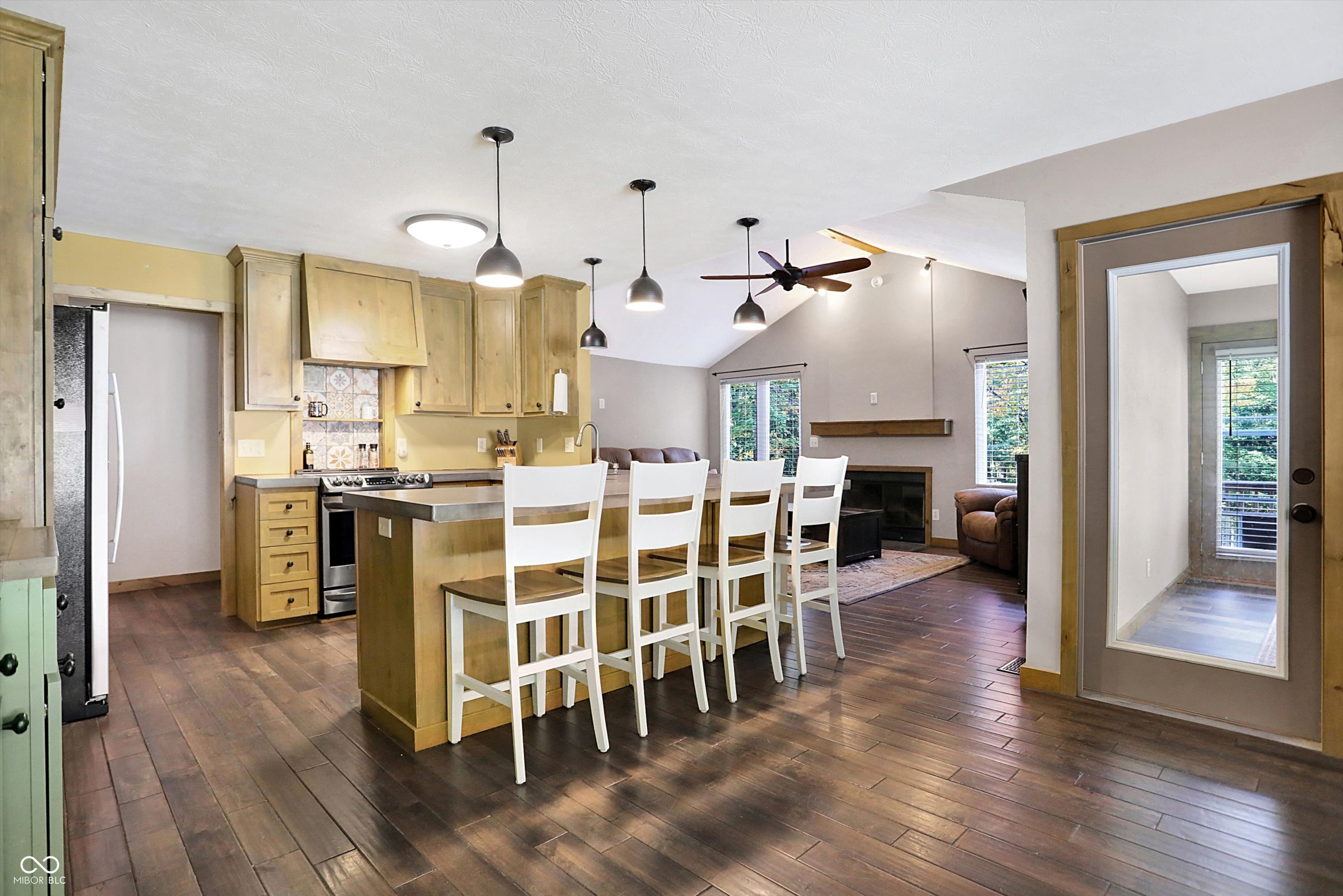 6828 Morningstar Drive