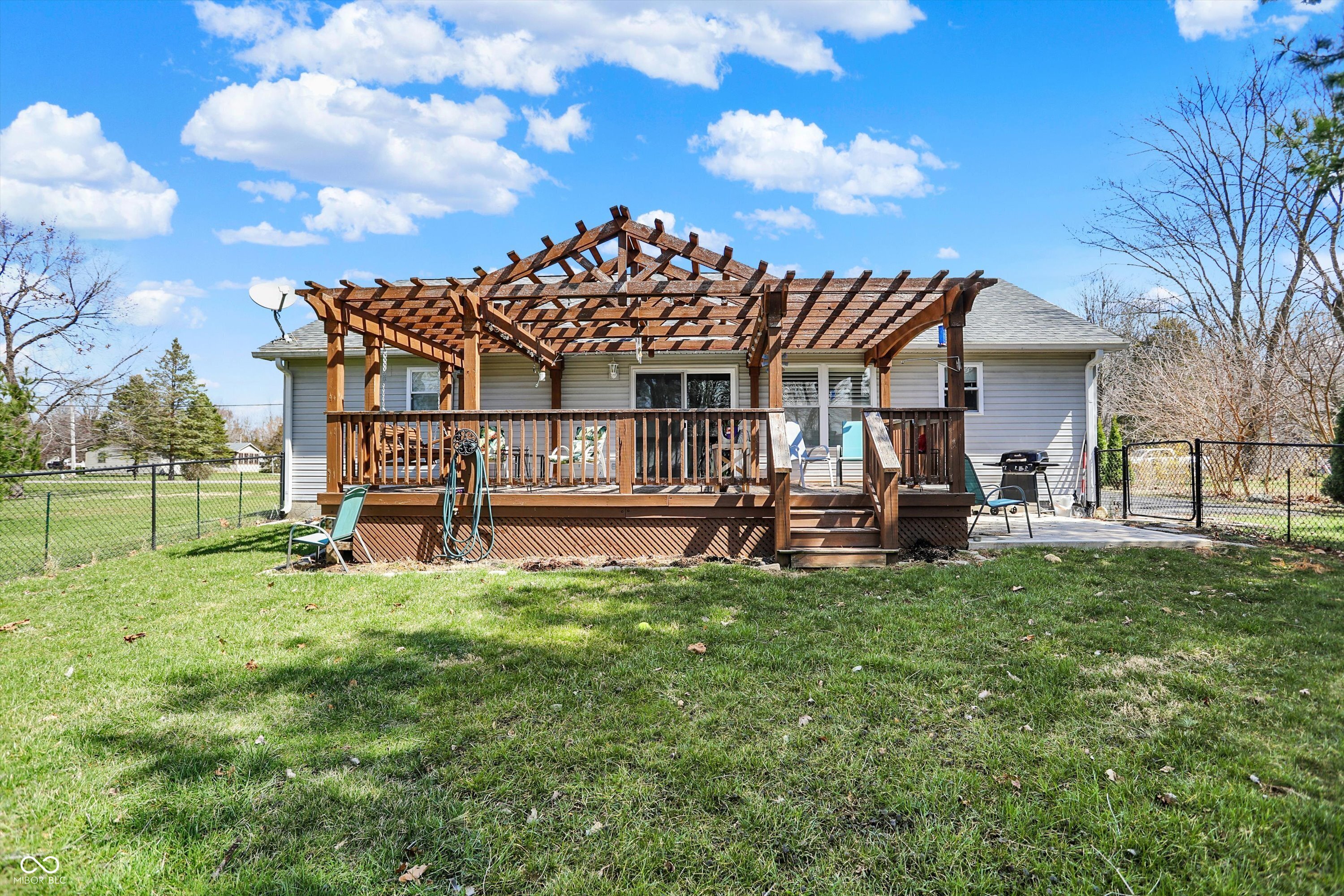 233 Lincoln Hills
