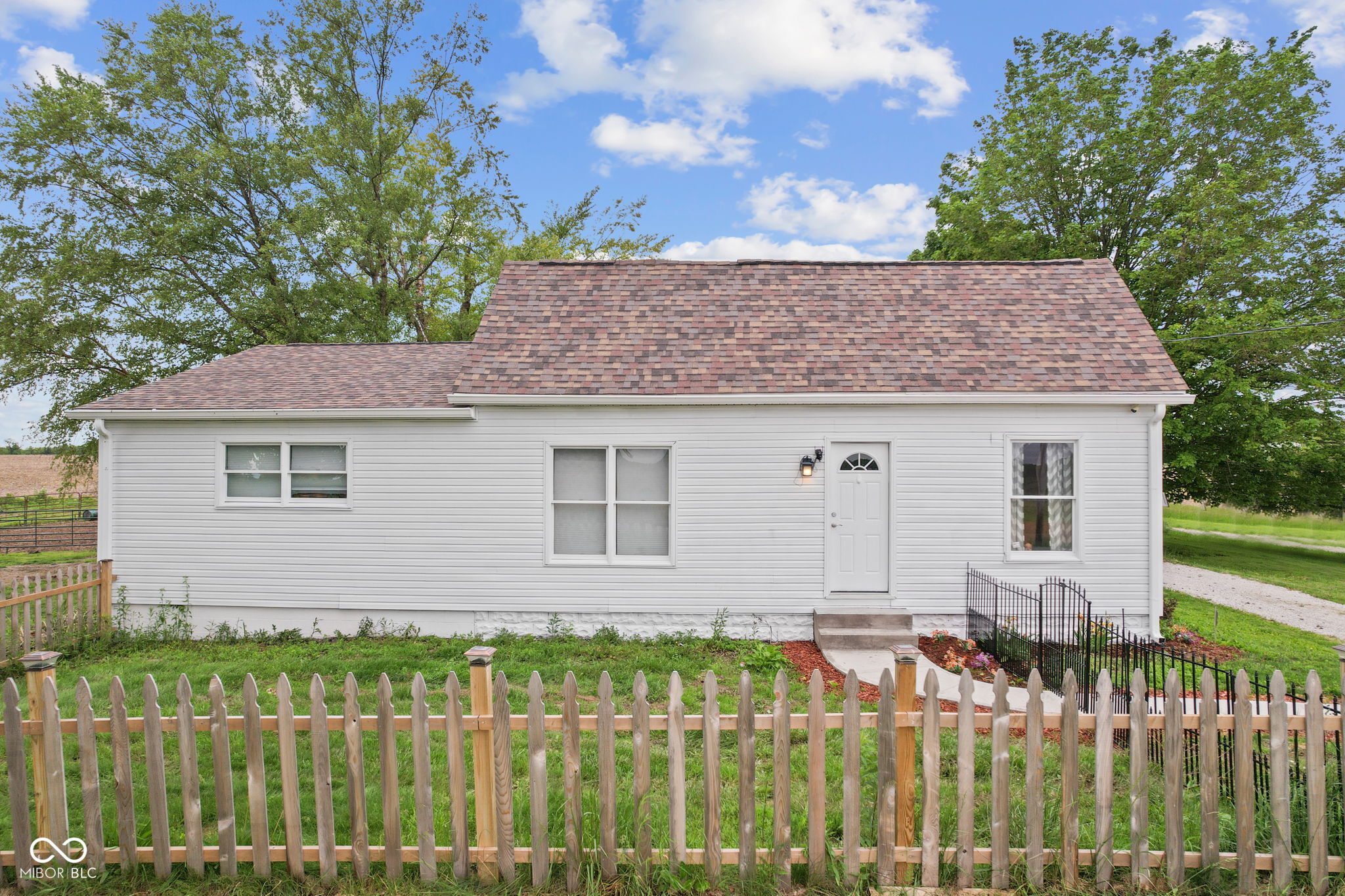 5594 S County Road 550 E