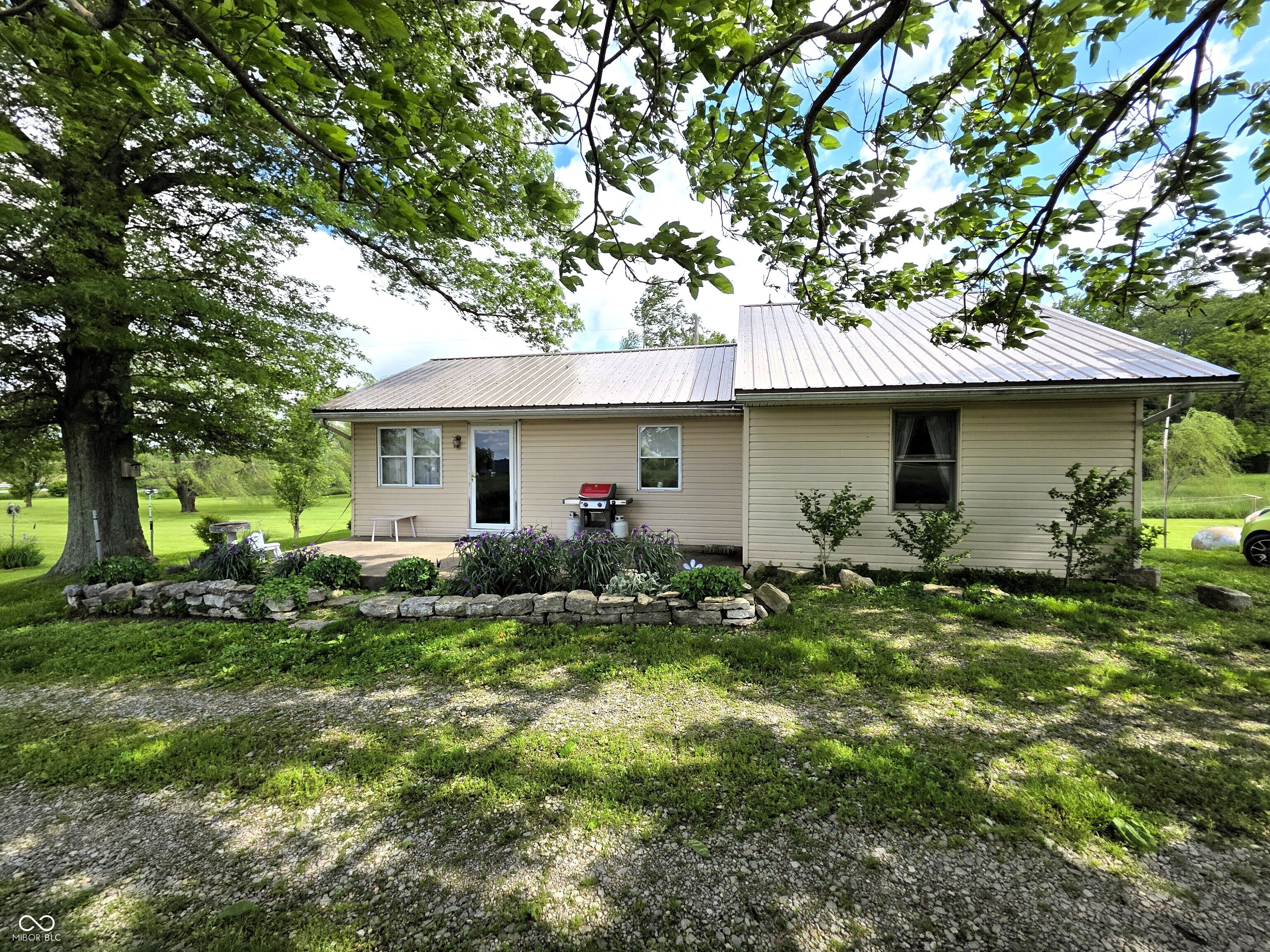 1445 N County Road 300 W