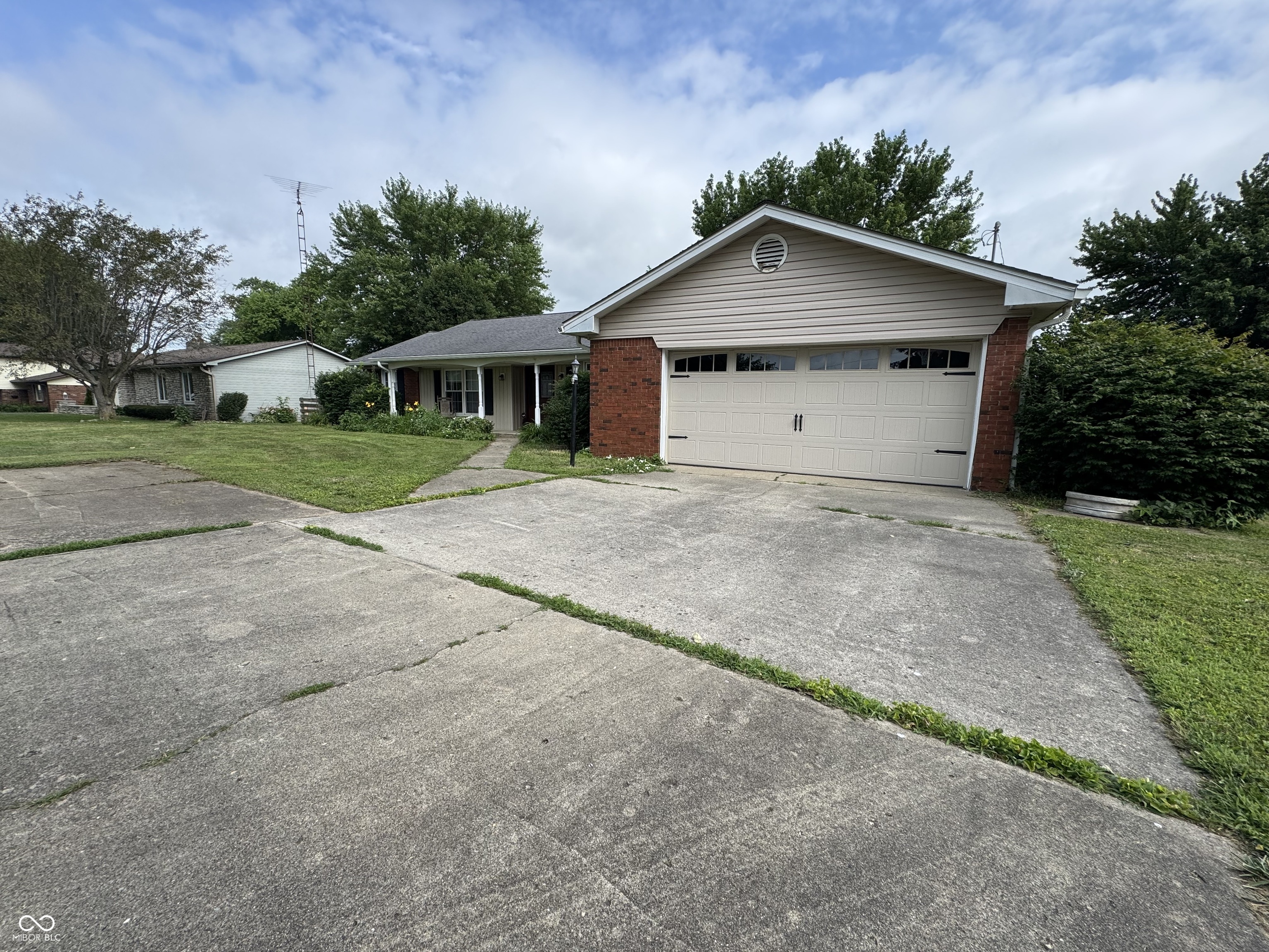 904 E State Road 44