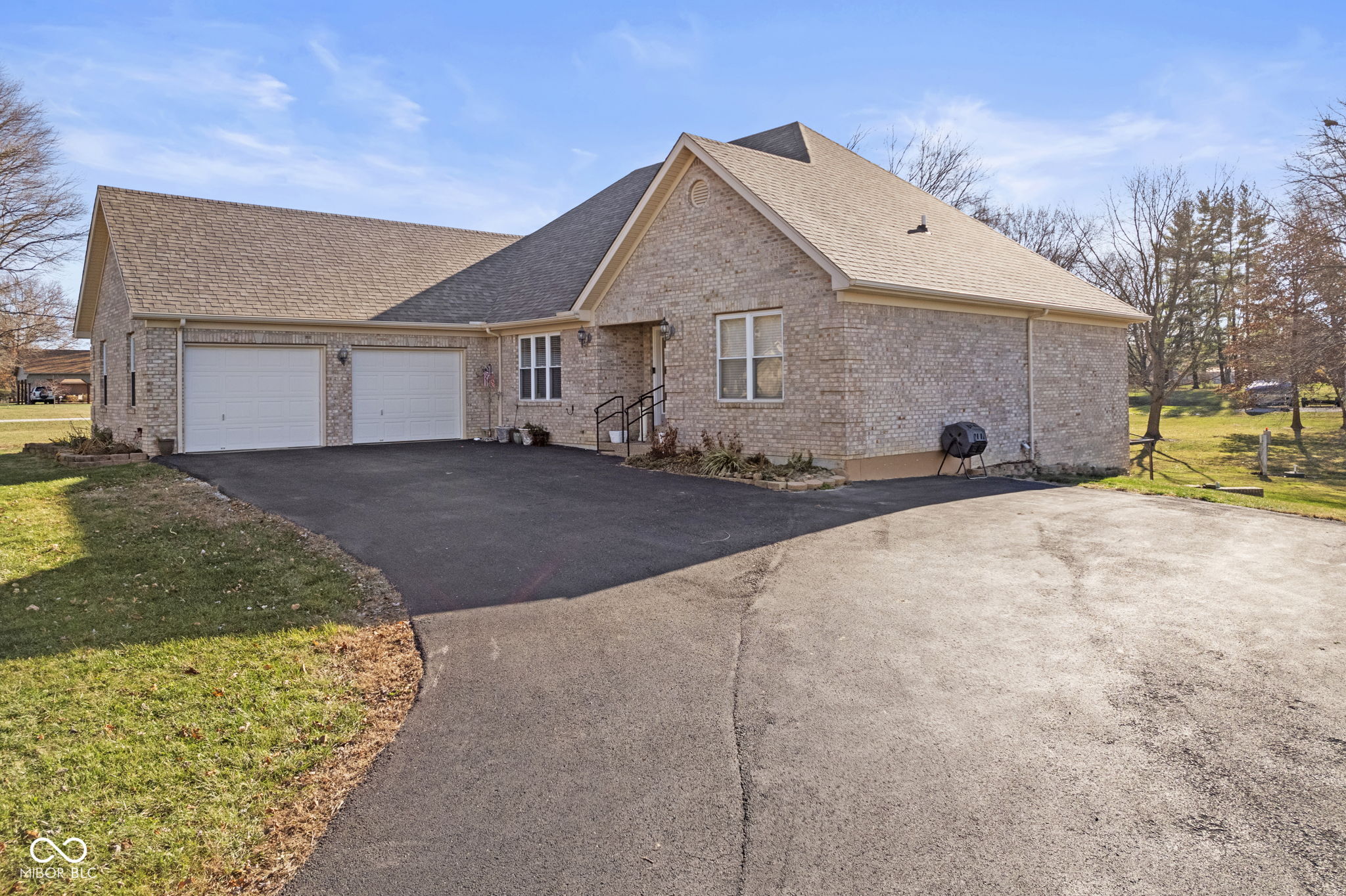 2395 W Robin Road