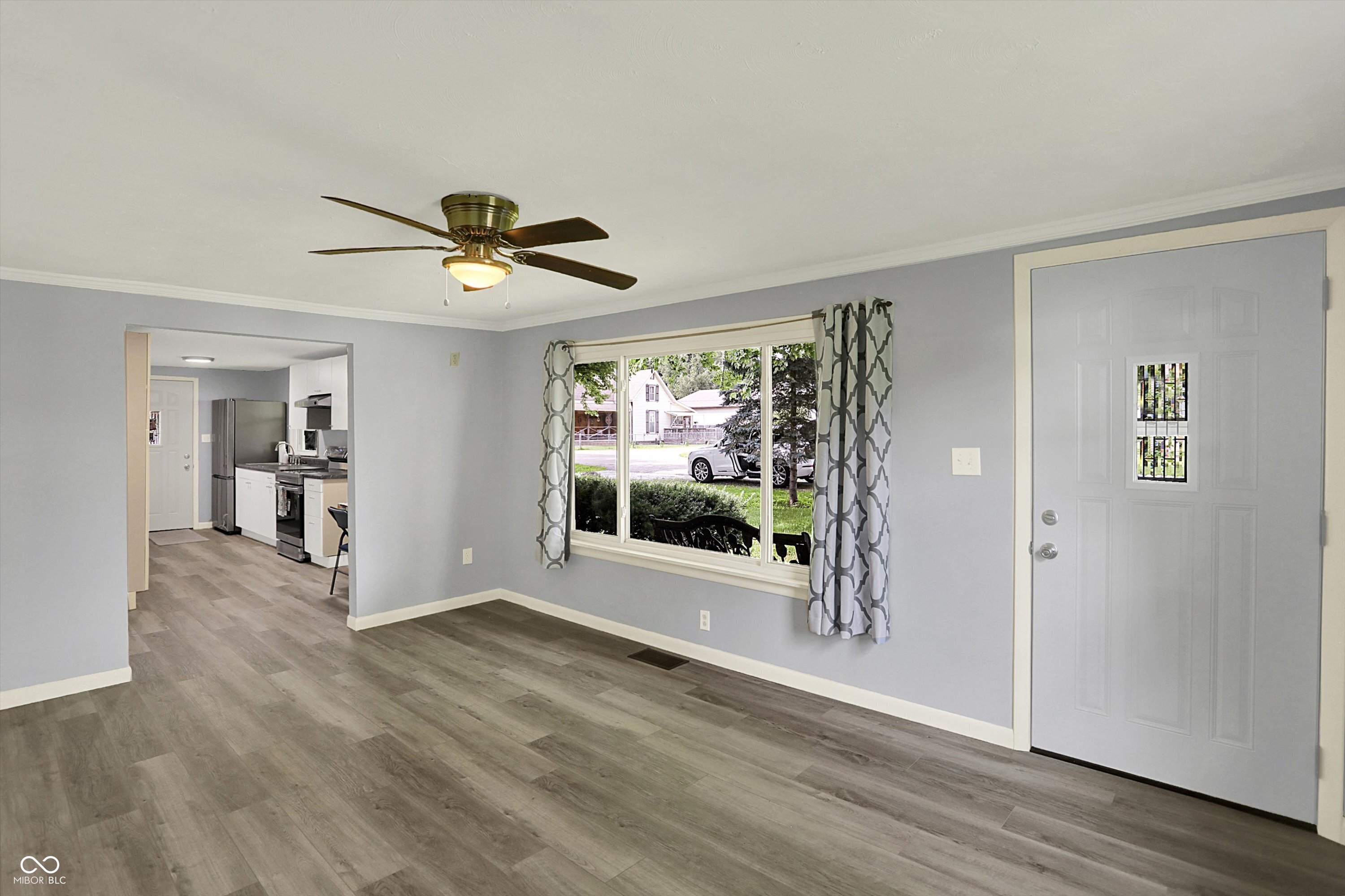 217 W Burnside Avenue