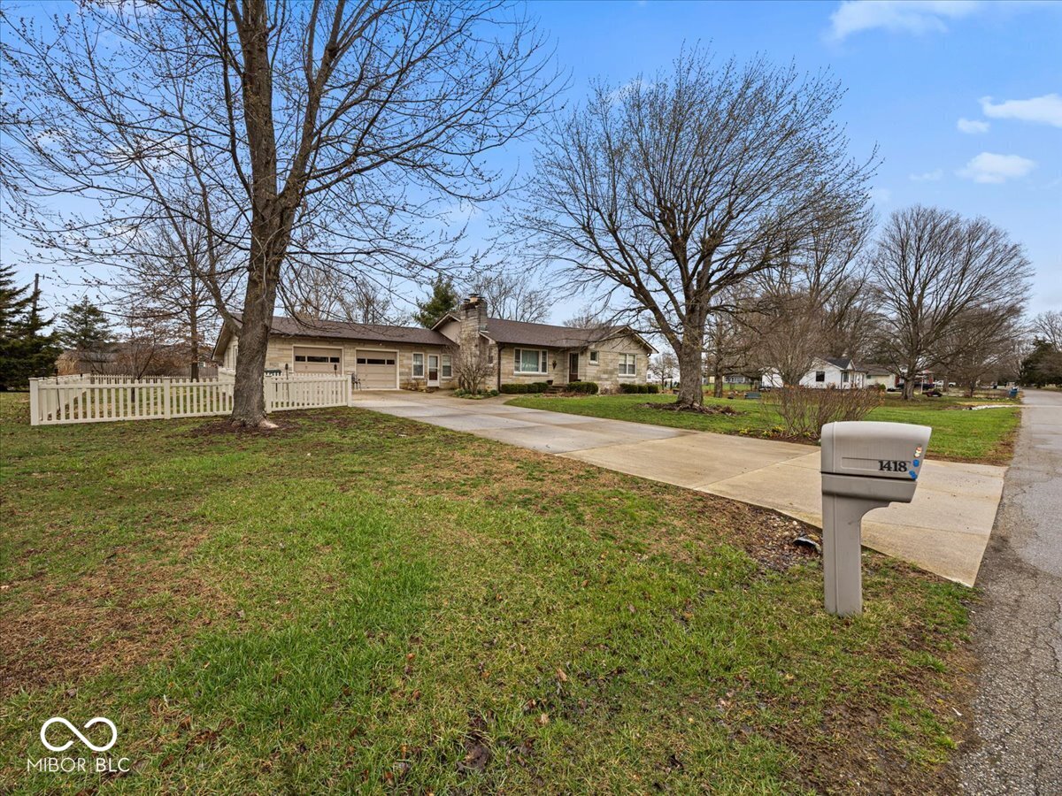1418 E Maple Drive