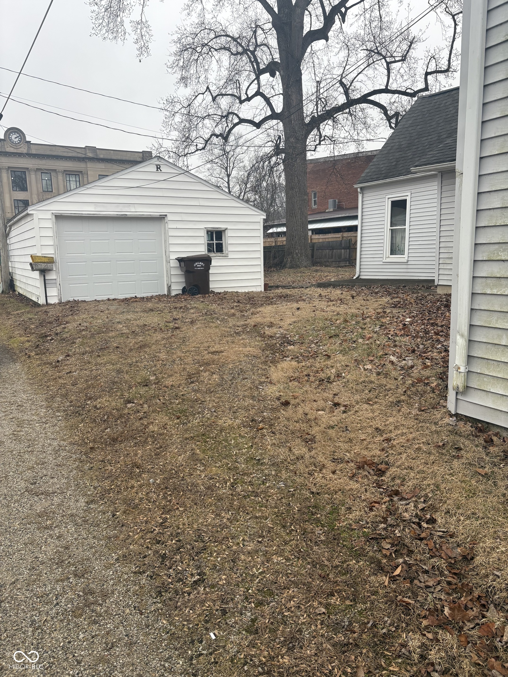 260 W Poplar Street