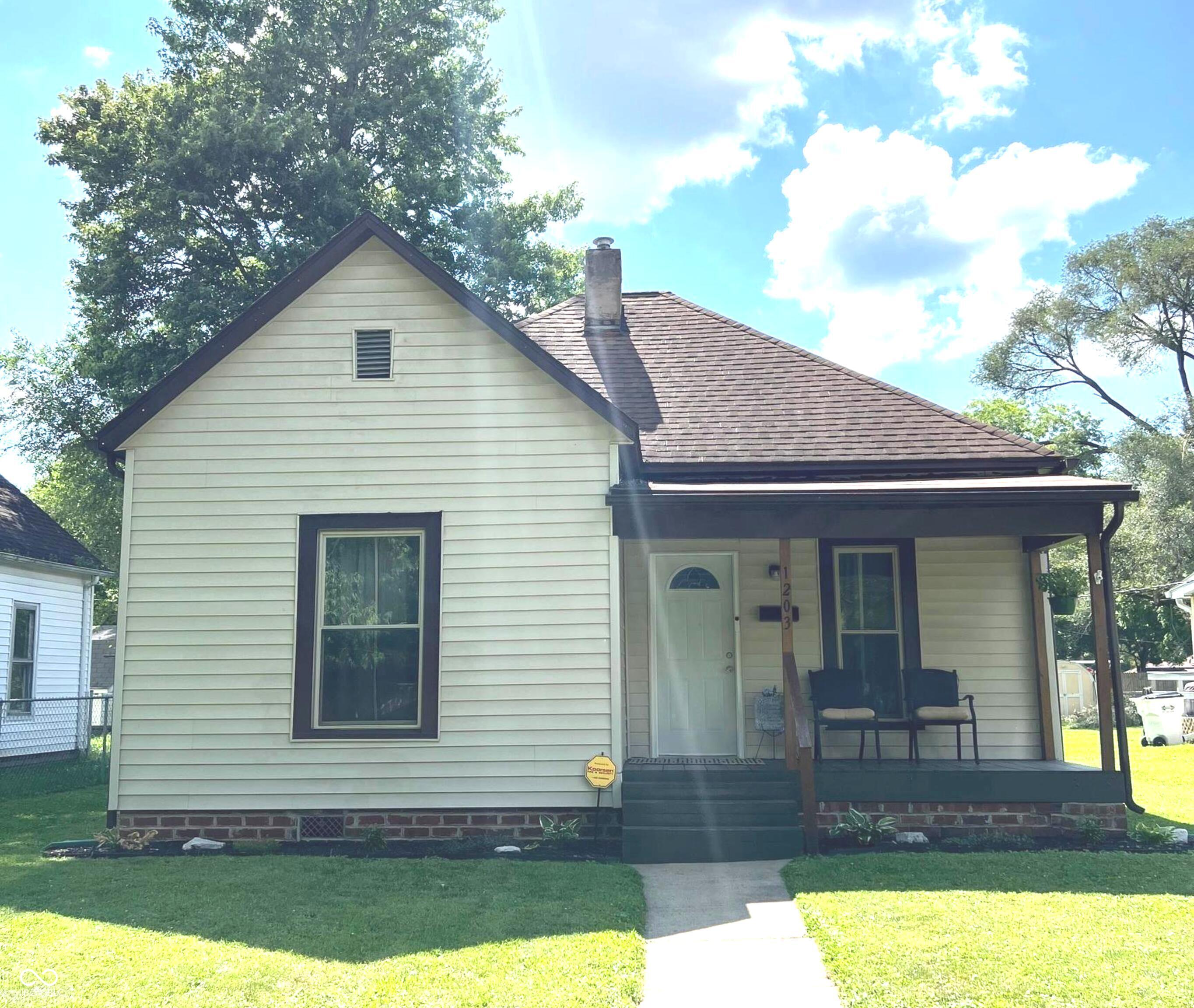 1203 S 6th Street