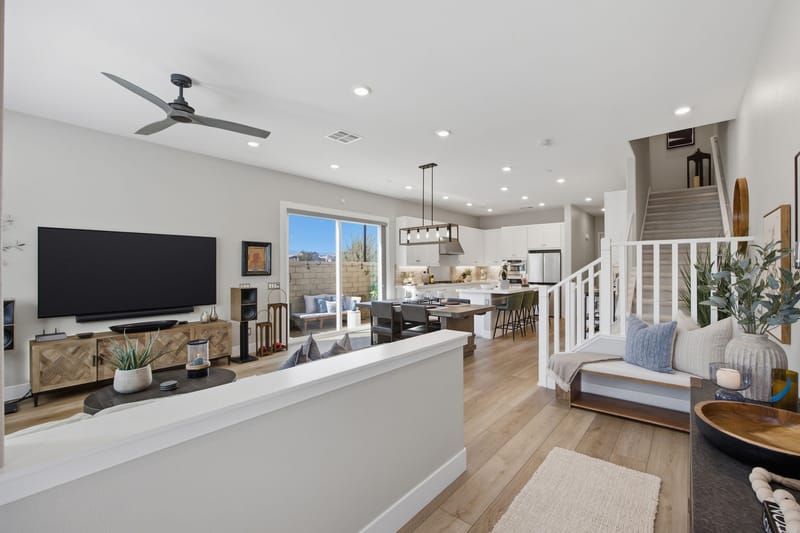 22416 Holly Court, Santa Clarita, California 91390 — photo 2 of 16