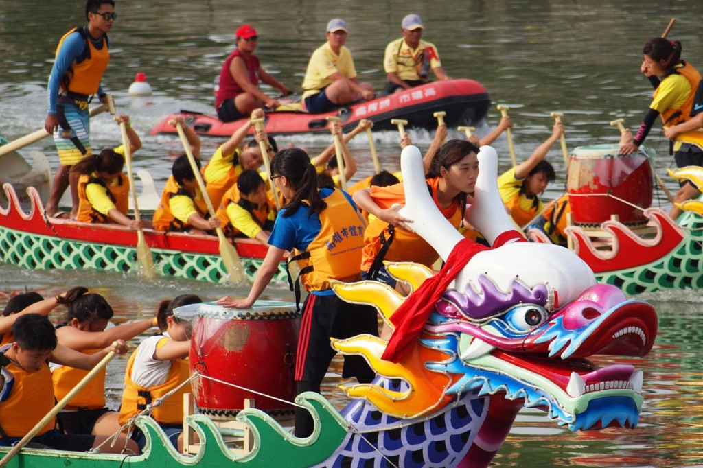 DIY Dragon Boat for Kids!