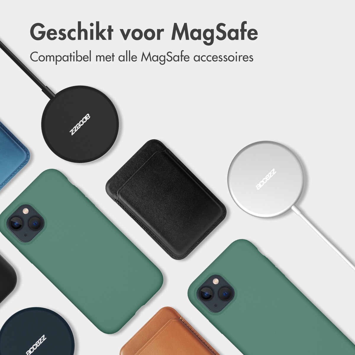 Accezz Liquid Silicone Backcover met MagSafe iPhone 15 Telefoonhoesje Groen