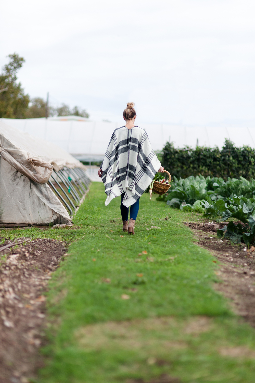 livvyland-blog-olivia-watson-kayla-snell-photography-springdale-farm-austin-texas-plaid-poncho-fashion-blogger-10