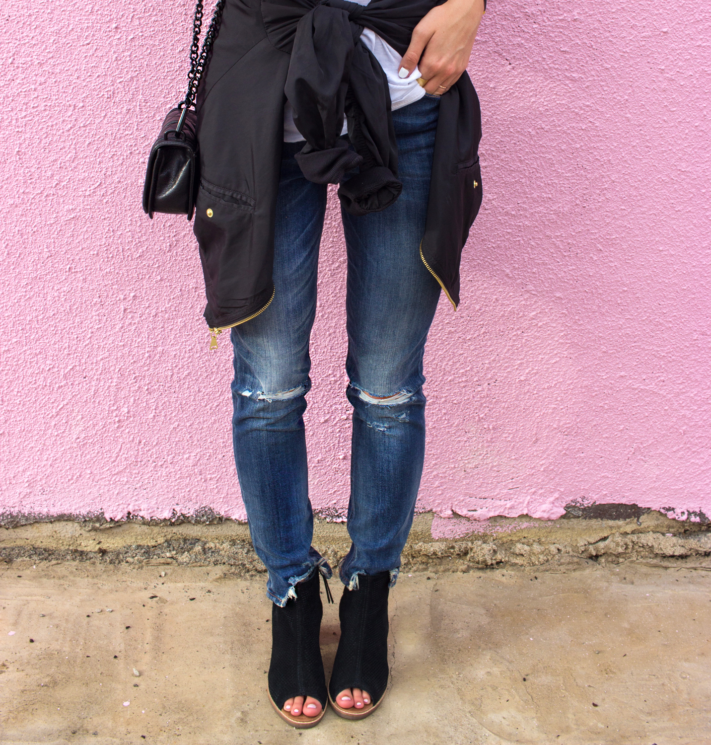 livvyland-blog-olivia-watson-austin-texas-coffee-date-express-frayed-ankle-denim-4