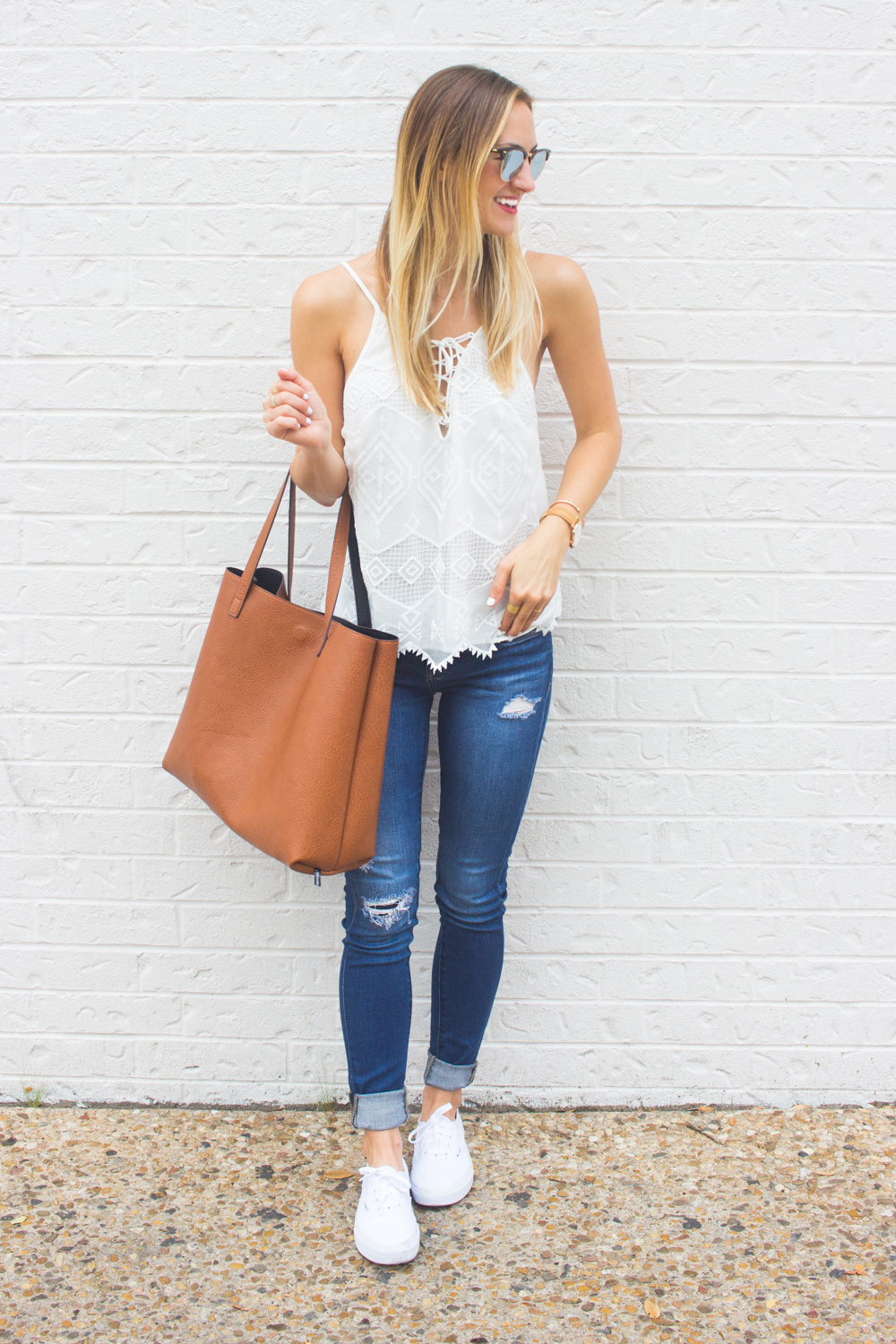 summer outfits with white vans