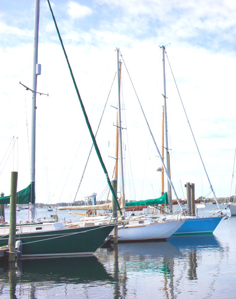 livvyland-blog-olivia-watson-newport-rhode-island-harbor-sailboats-travel-blogger