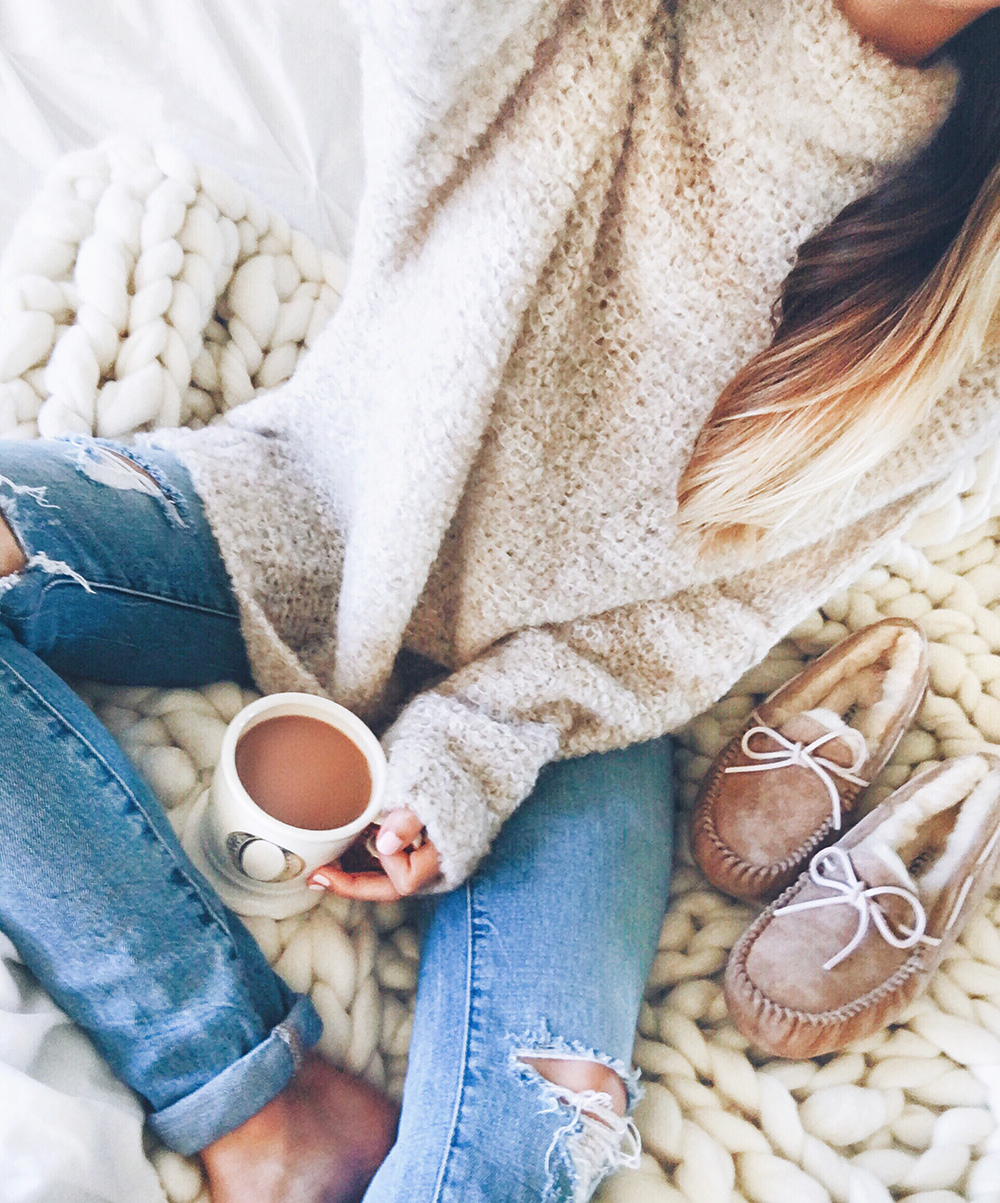 livvyland-blog-olivia-watson-black-friday-sales-instagram-roundup-cozy-coffee-in-bed-chunky-oversize-sweater-jeans-fall-winter-uggs-slippers-outfit