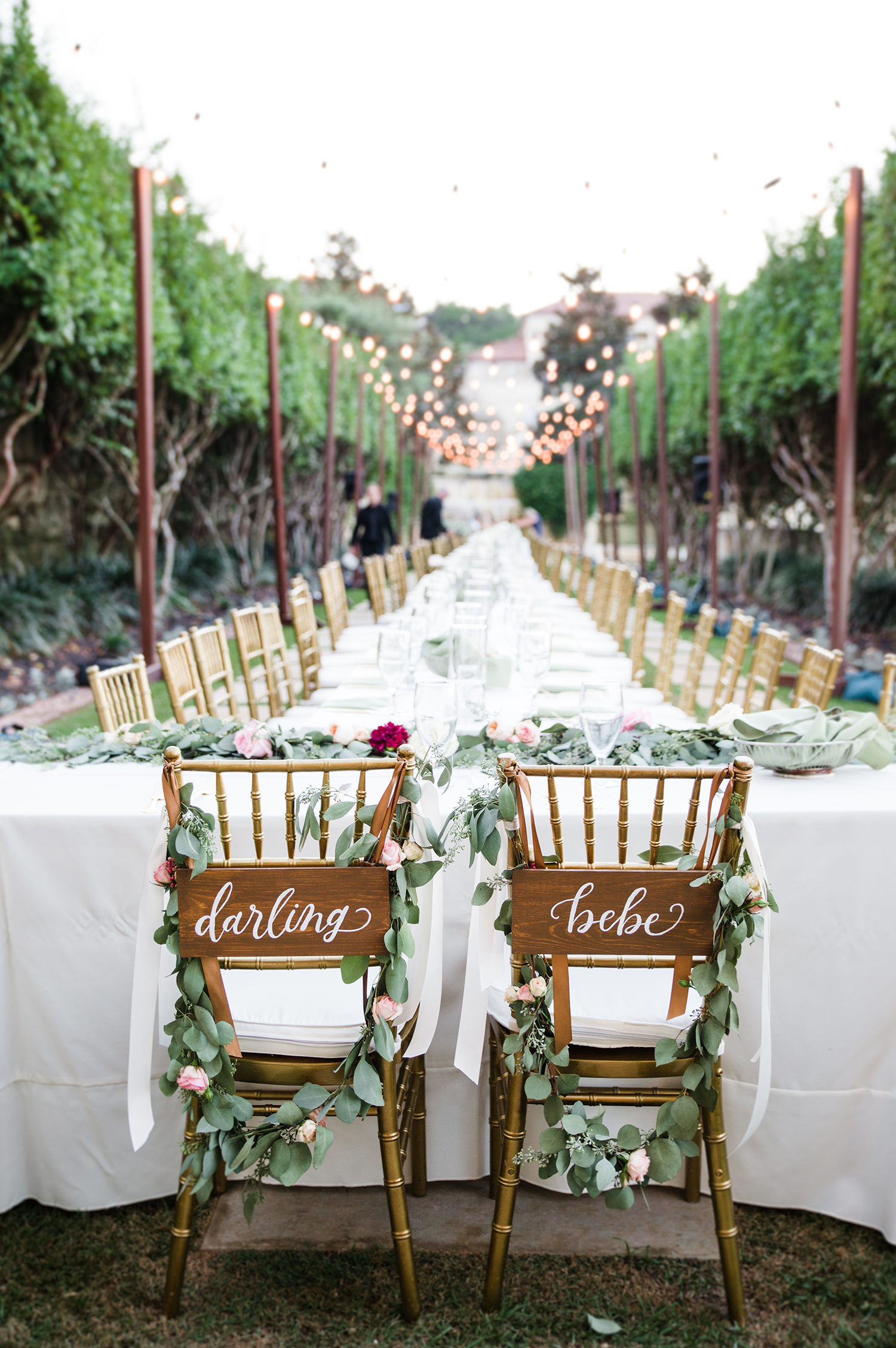 livvyland-blog-olivia-watson-wedding-villa-del-lago-austin-texas-fall-blush-burgundy-classic-romantic-festoon-lighting-farm-table-long