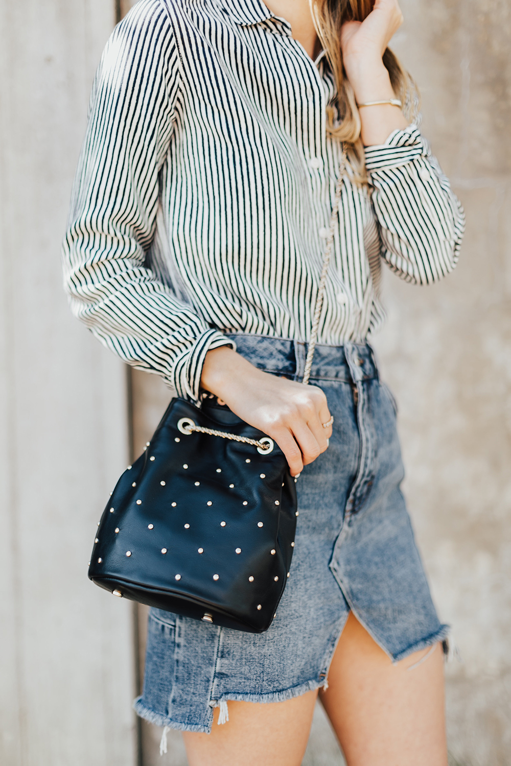 suede black skirt uterqüe ankle boots denim jacket louis vuitton bag street style  outfit 20199 – BeSugarandSpice – Fashion Blog