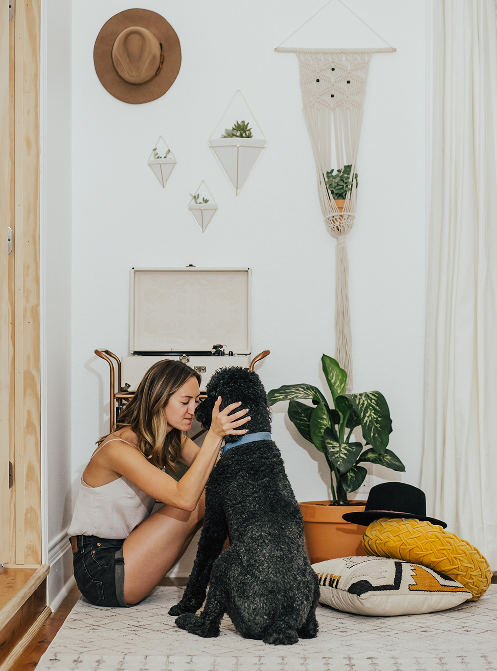 livvyland-blog-olivia-watson-austin-texas-fashion-blogger-urban-outfitters-record-player-nook-room-setup-holder-interior-boho-style-levis-wedgie-shorts-9