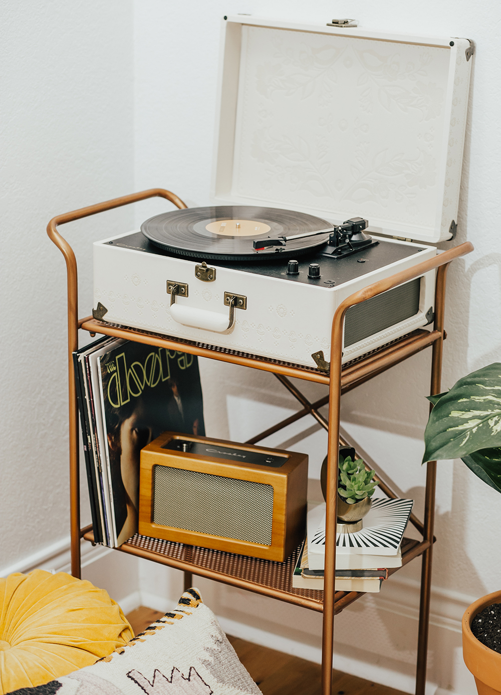 livvyland-blog-olivia-watson-austin-texas-fashion-blogger-urban-outfitters-record-player-nook-room-setup-holder-interior-boho-style-succulent-hangers-1