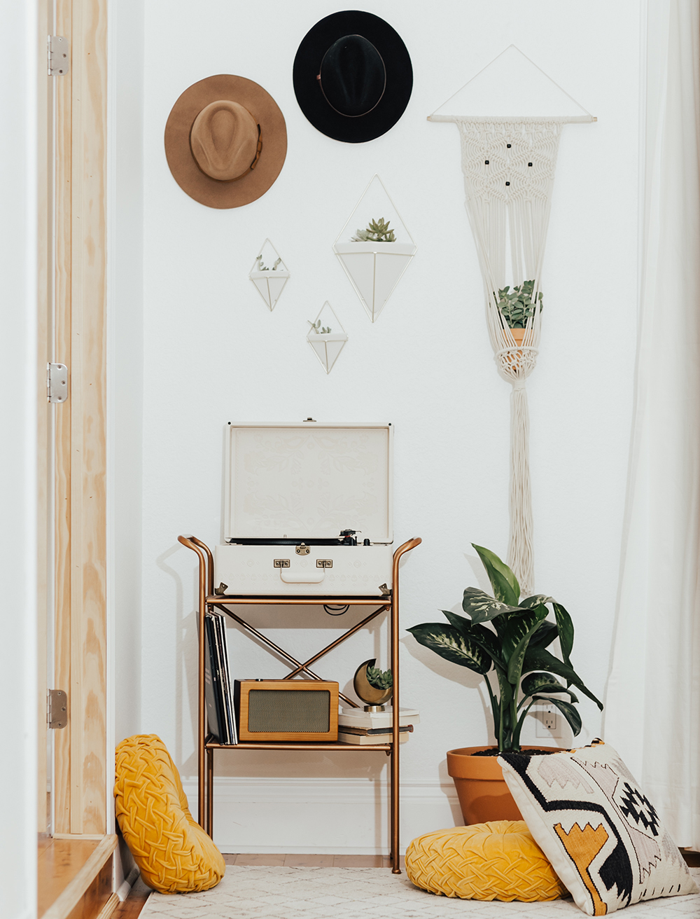 livvyland-blog-olivia-watson-austin-texas-fashion-blogger-urban-outfitters-record-player-nook-room-setup-holder-interior-boho-style-succulent-hangers-2