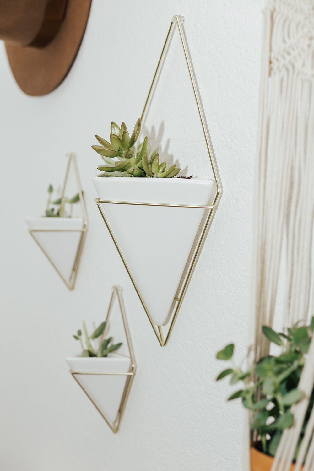 livvyland-blog-olivia-watson-austin-texas-fashion-blogger-urban-outfitters-record-player-nook-room-setup-holder-interior-boho-style-succulent-hangers-3