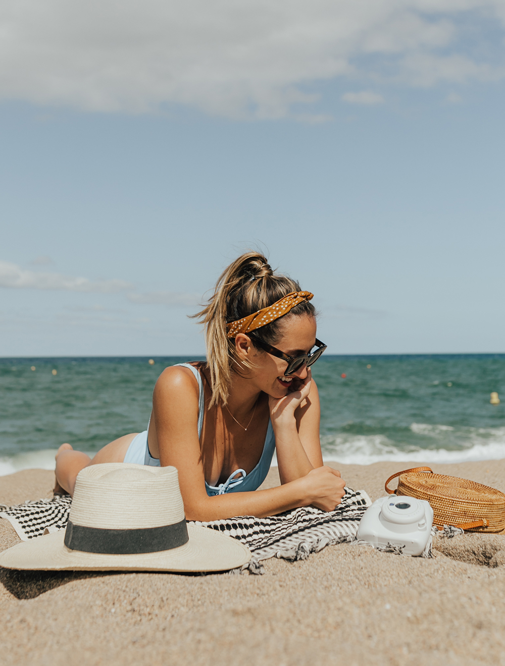 livvyland-blog-olivia-watson-fashion-travel-blogger-shop-spring-solid-and-striped-sophia-one-piece-swimsuit-periwinkle-blue-costa-brava-pals-beach-barecelona-spain-15