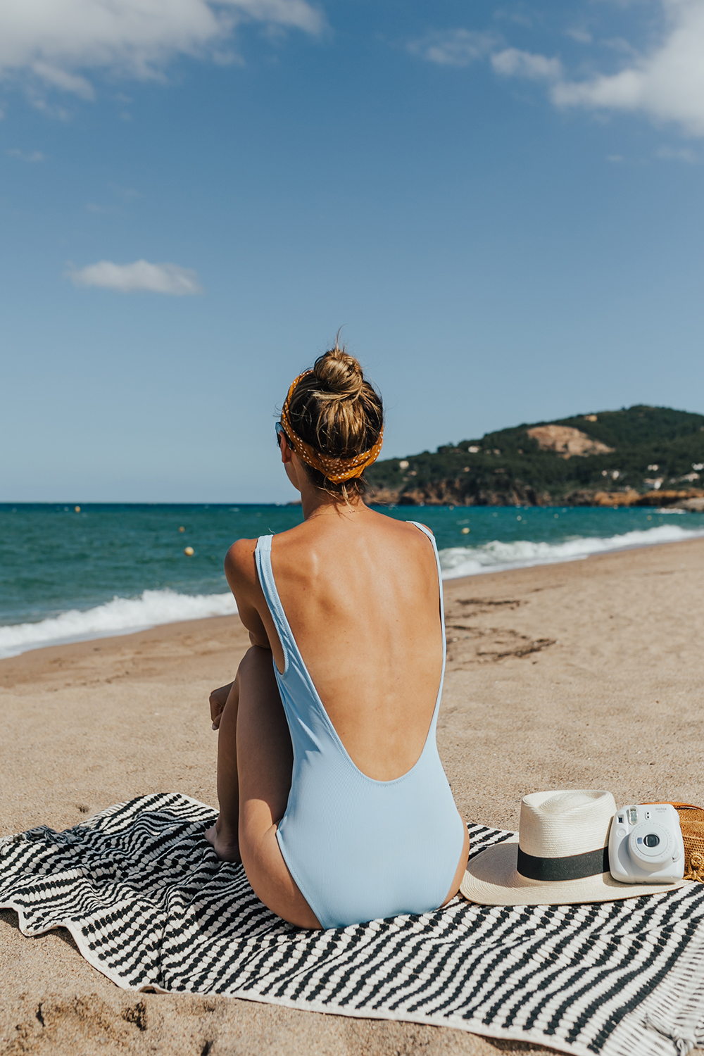 livvyland-blog-olivia-watson-fashion-travel-blogger-shop-spring-solid-and-striped-sophia-one-piece-swimsuit-periwinkle-blue-costa-brava-pals-beach-barecelona-spain-4