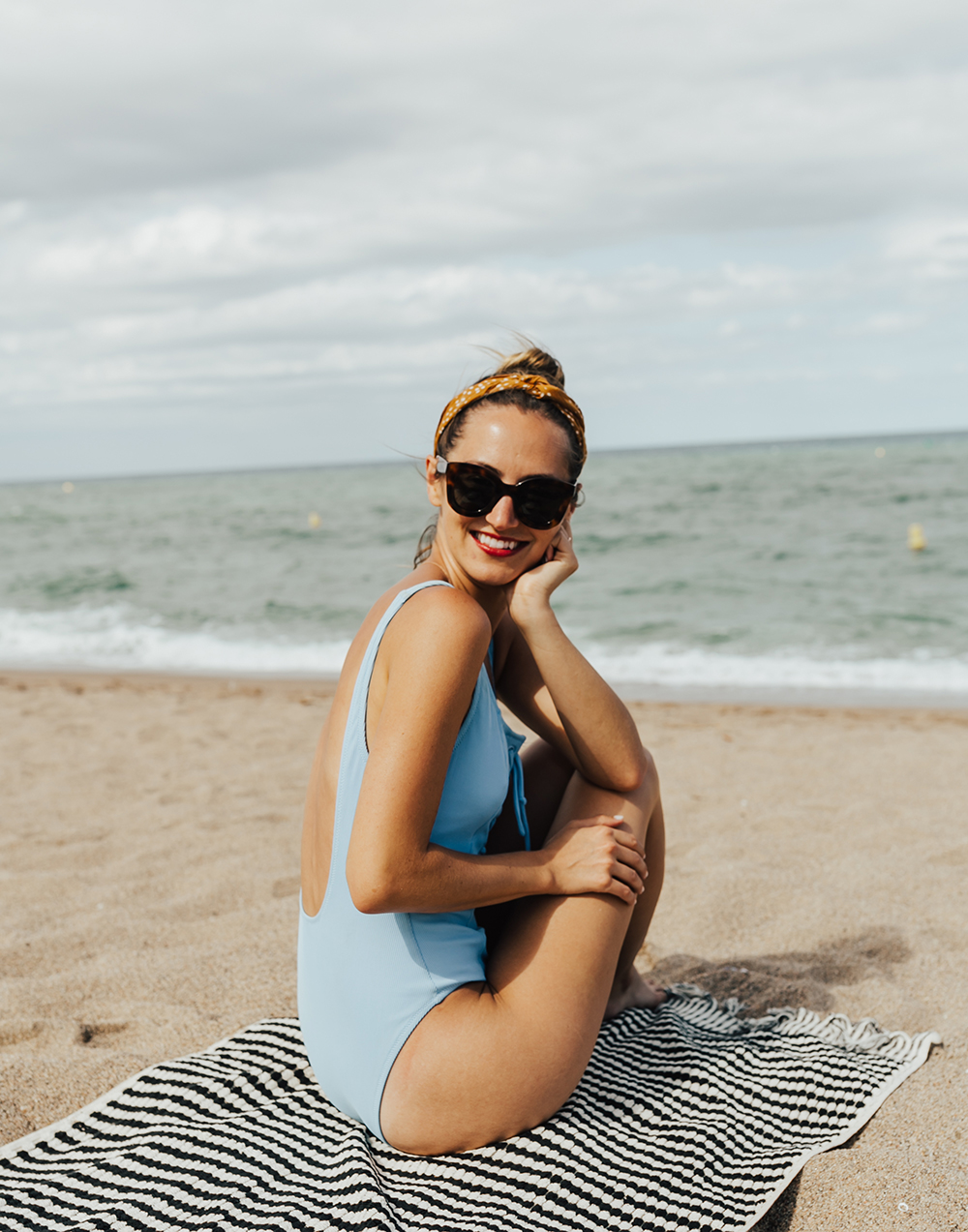 livvyland-blog-olivia-watson-fashion-travel-blogger-shop-spring-solid-and-striped-sophia-one-piece-swimsuit-periwinkle-blue-costa-brava-pals-beach-barecelona-spain-7