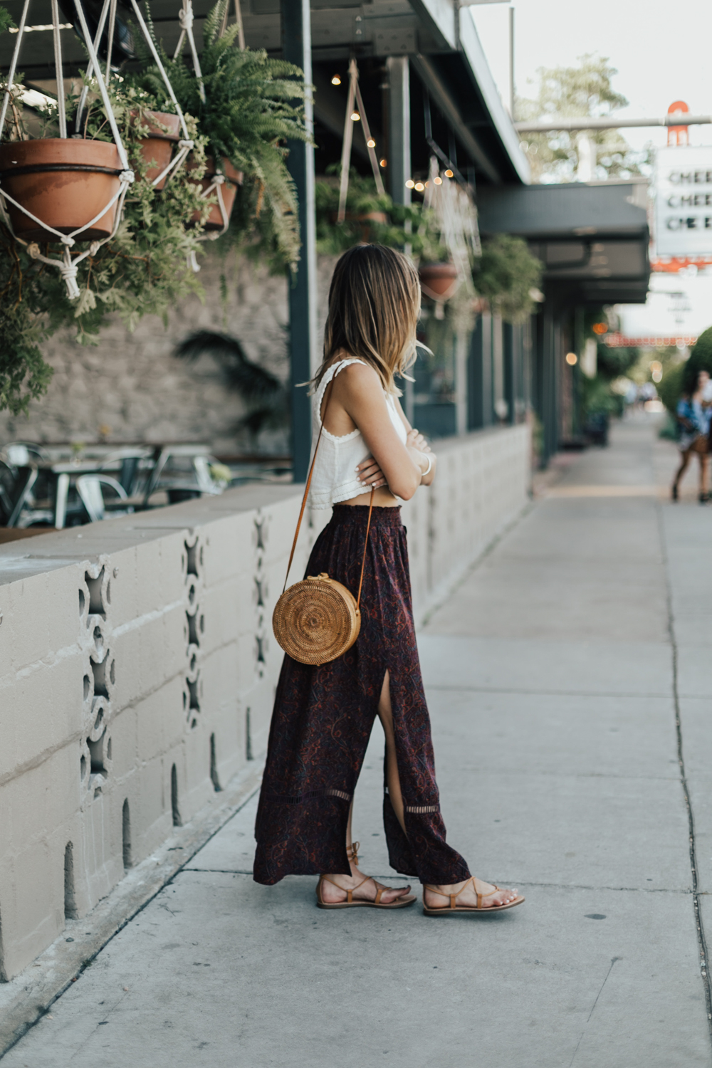 15 Ways To Style A Round Wicker Bag For Summer - Styleoholic