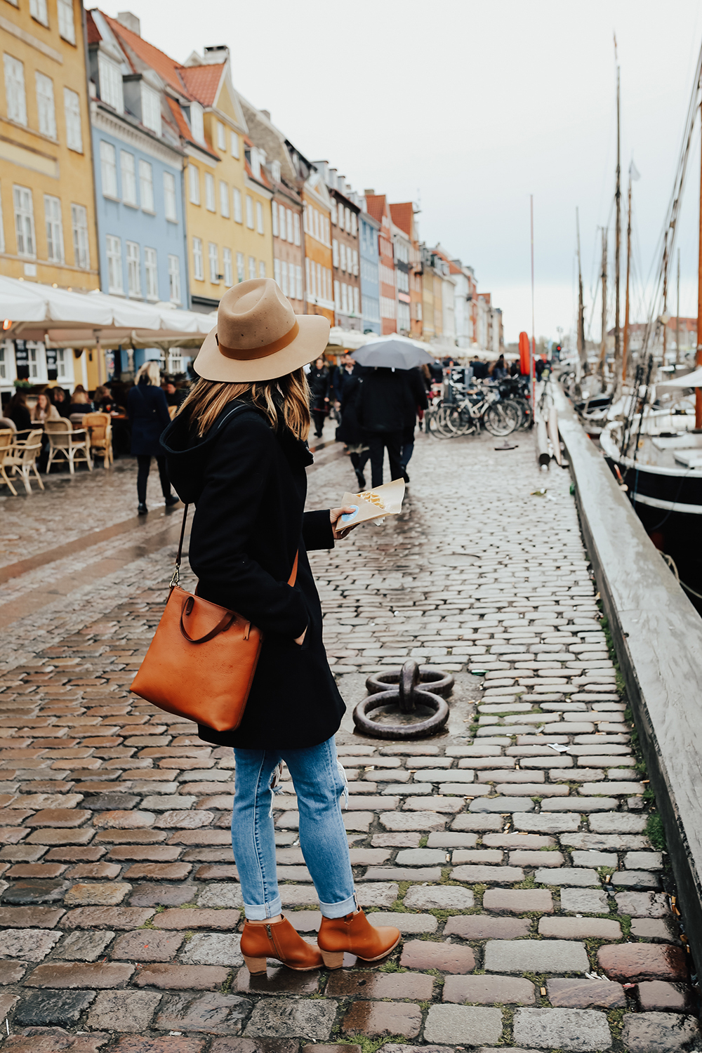 livvyland-blog-olivia-watson-fashion-travel-blogger-princess-cruises-scandinavia-what-to-wear-pack-copenhagen-denmark-colorful-buildings-street