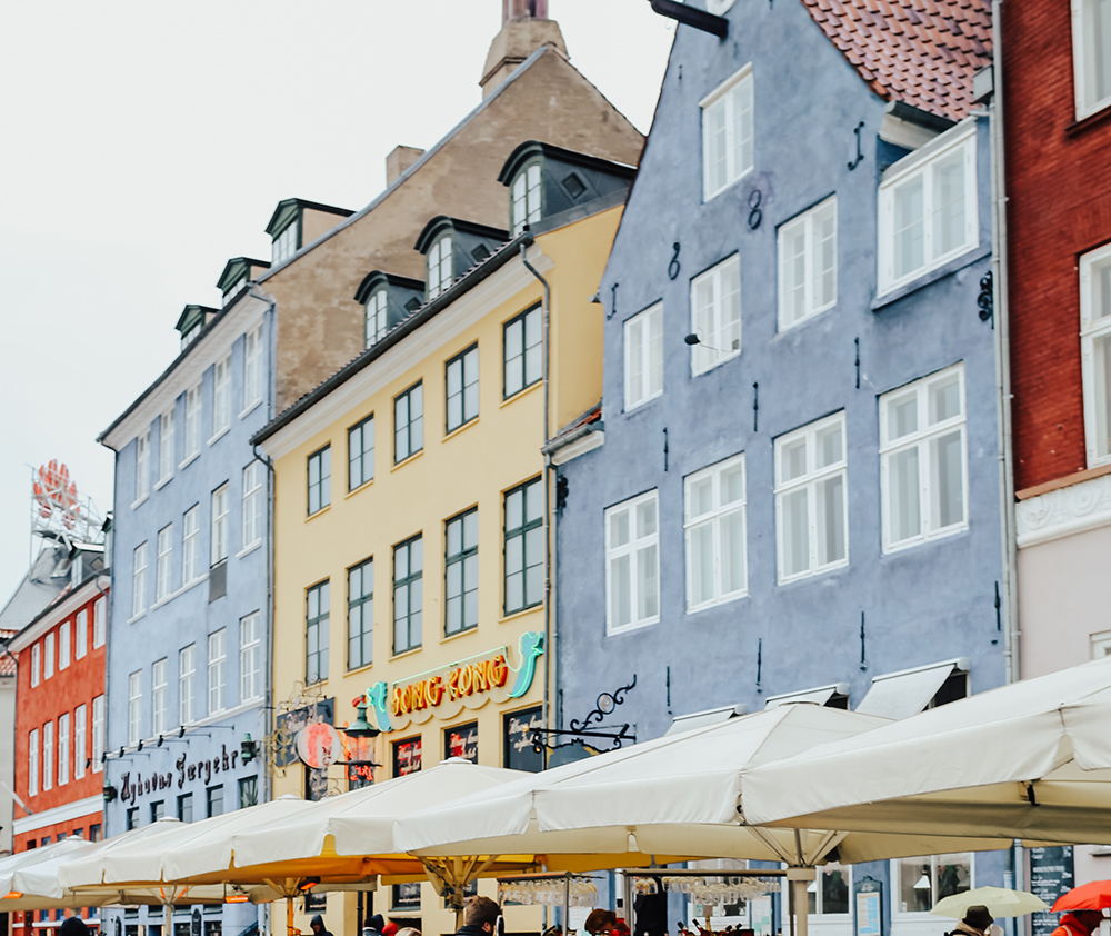 livvyland-blog-olivia-watson-fashion-travel-blogger-princess-cruises-scandinavia-what-to-wear-pack-copenhagen-denmark-colorful-streets