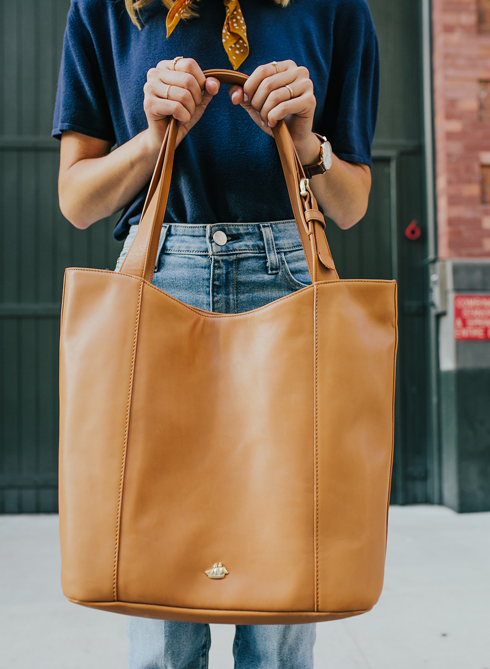 livvyland-blog-olivia-watson-nyc-tribeca-mom-jeans-brahmin-tan-charleston-tote-neckerchief-2