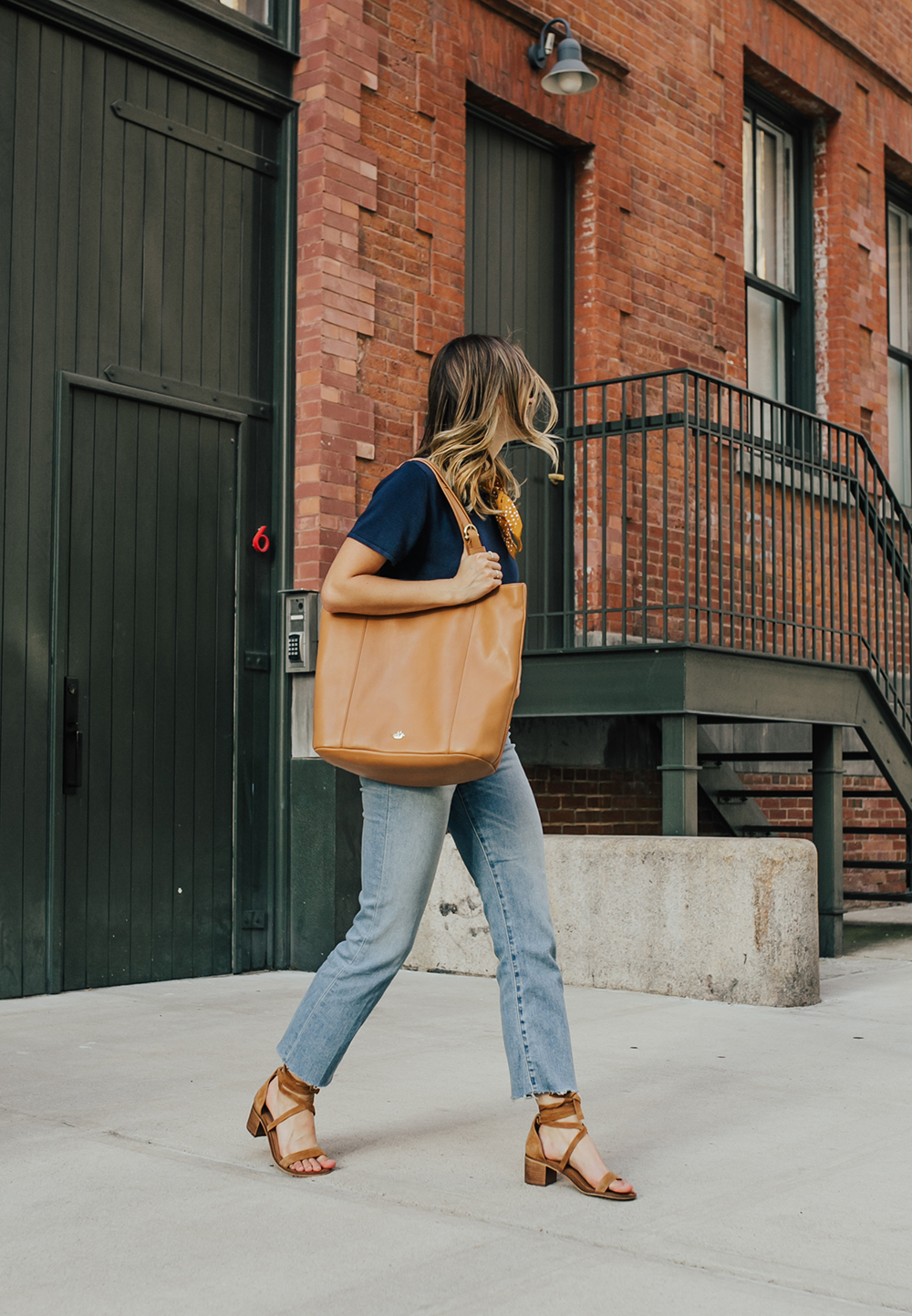 livvyland-blog-olivia-watson-nyc-tribeca-mom-jeans-brahmin-tan-charleston-tote-neckerchief-4