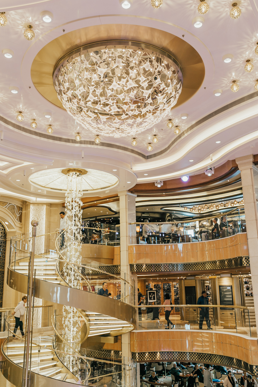 livvyland-blog-olivia-watson-travel-fashion-blogger-princess-cruises-regal-ship-what-to-do-on-board-cruise-boat-foyer