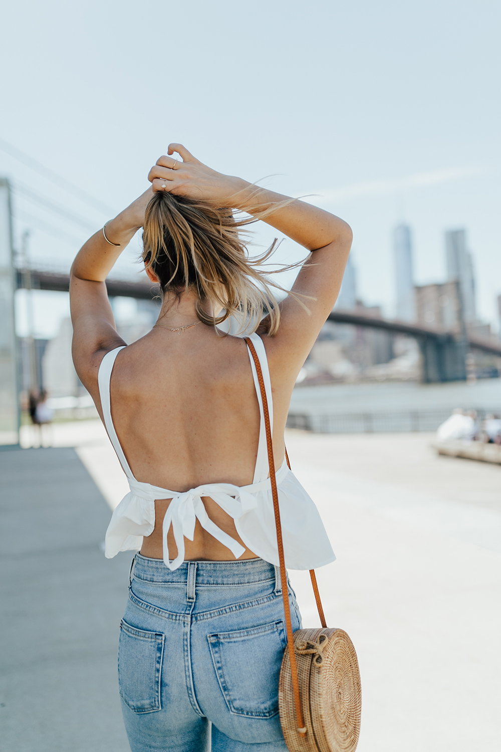 livvyland-blog-olivia-watson-urban-outfitters-open-back-bow-tie-top-mom-jeans-brooklyn-bridge-3